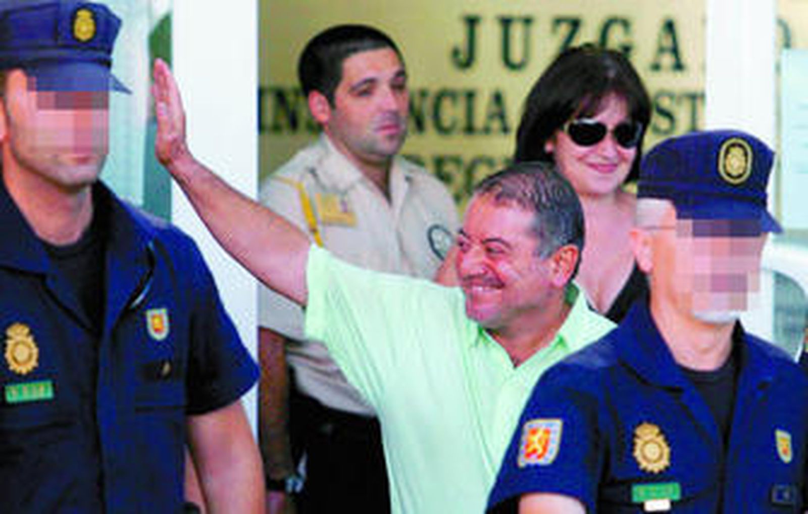 El pollo, el sapo venenoso y el loro