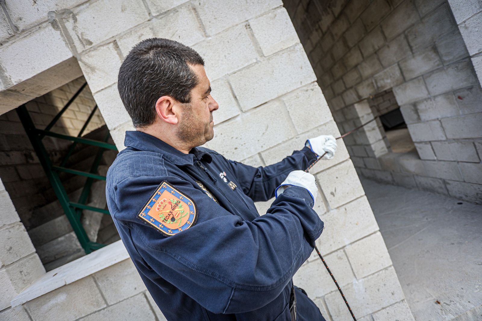 Fuerzas Armadas: Así se adiestran los equipos de desactivación de explosivos en Cádiz