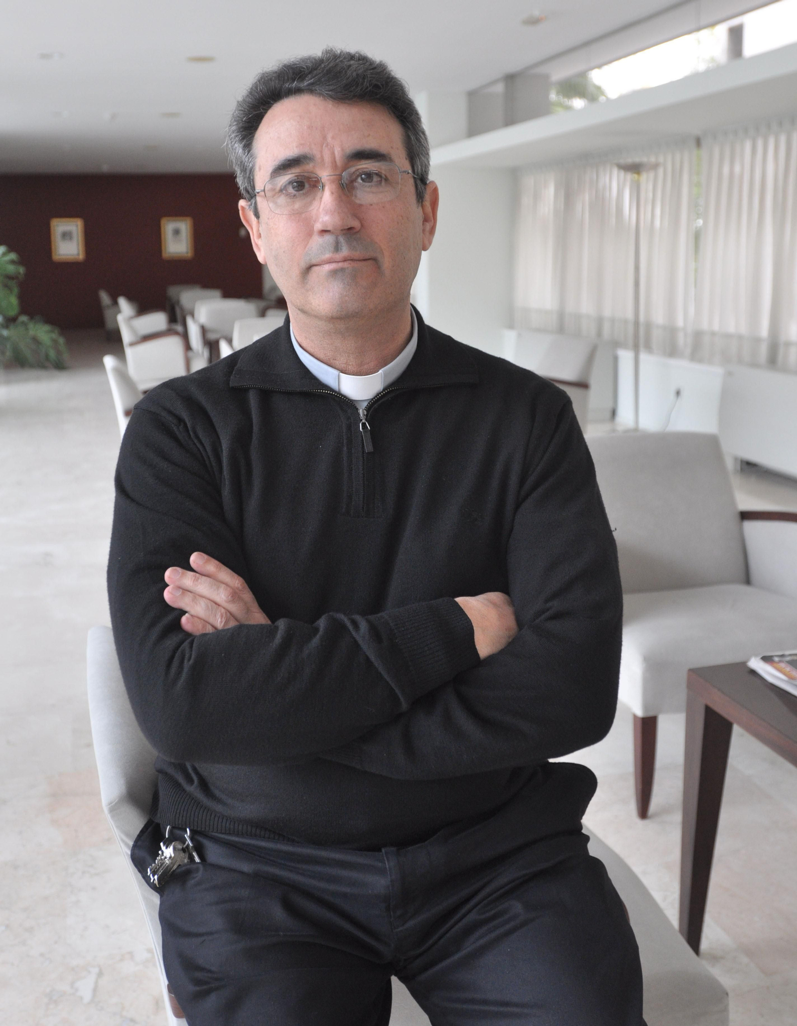 El sacerdote Eugenio Hernández.