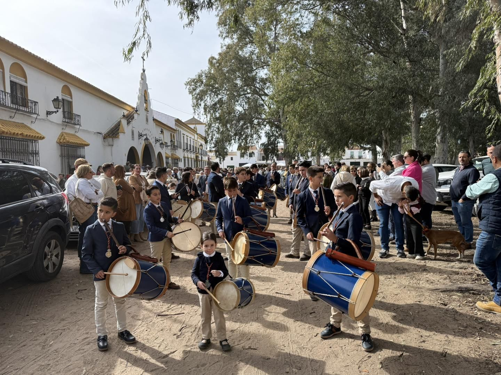 Las mejores imágenes de la peregrinación extraordinaria de Emigrantes a la aldea de El Rocío