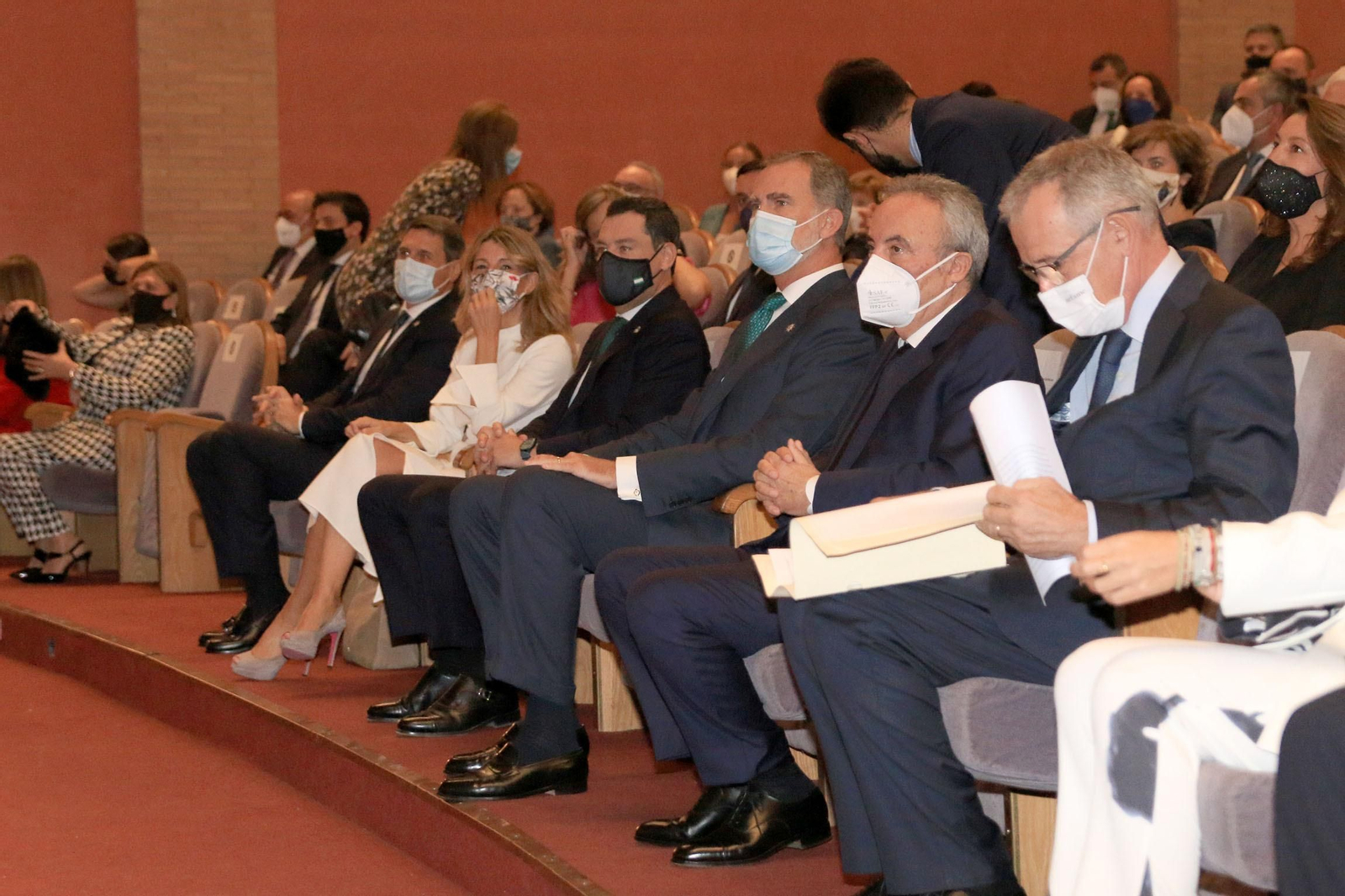 Fotogalería 'El Rey entrega el premio Reino de España a la Trayectora Empresarial a Paco Cosentino'