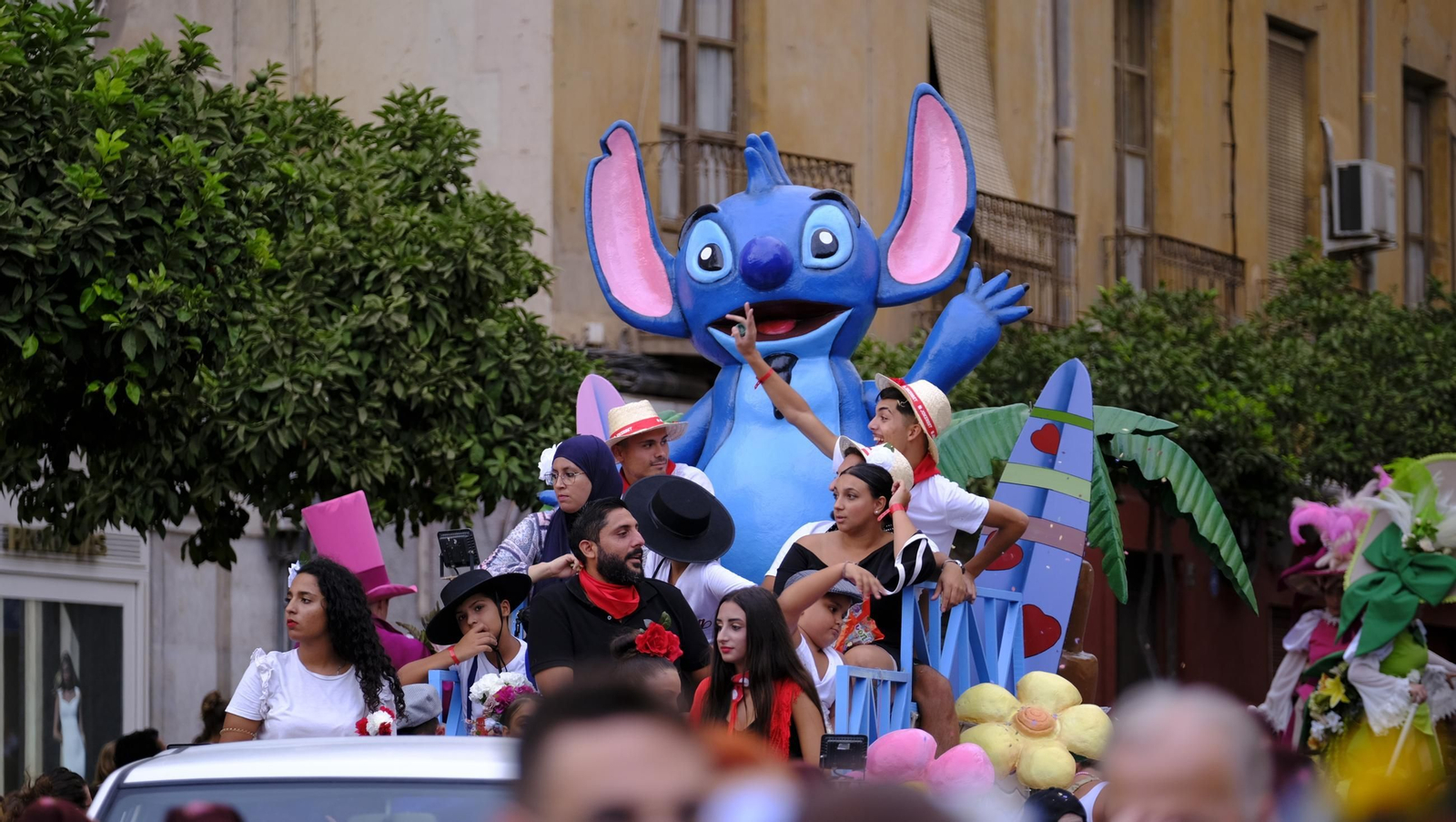 Las mejores imágenes de la Batalla de Flores de Almería