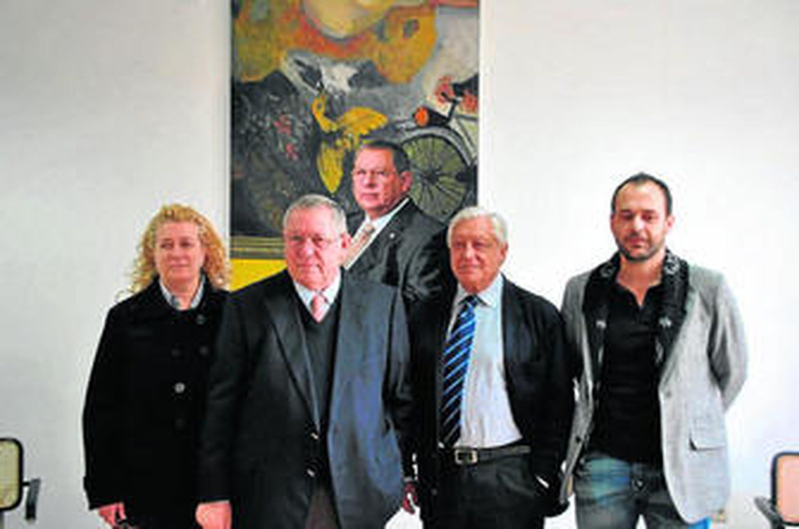 Enrique Bolín, durante la presentación de su nuevo partido, acompañado por algunos de sus miembros.