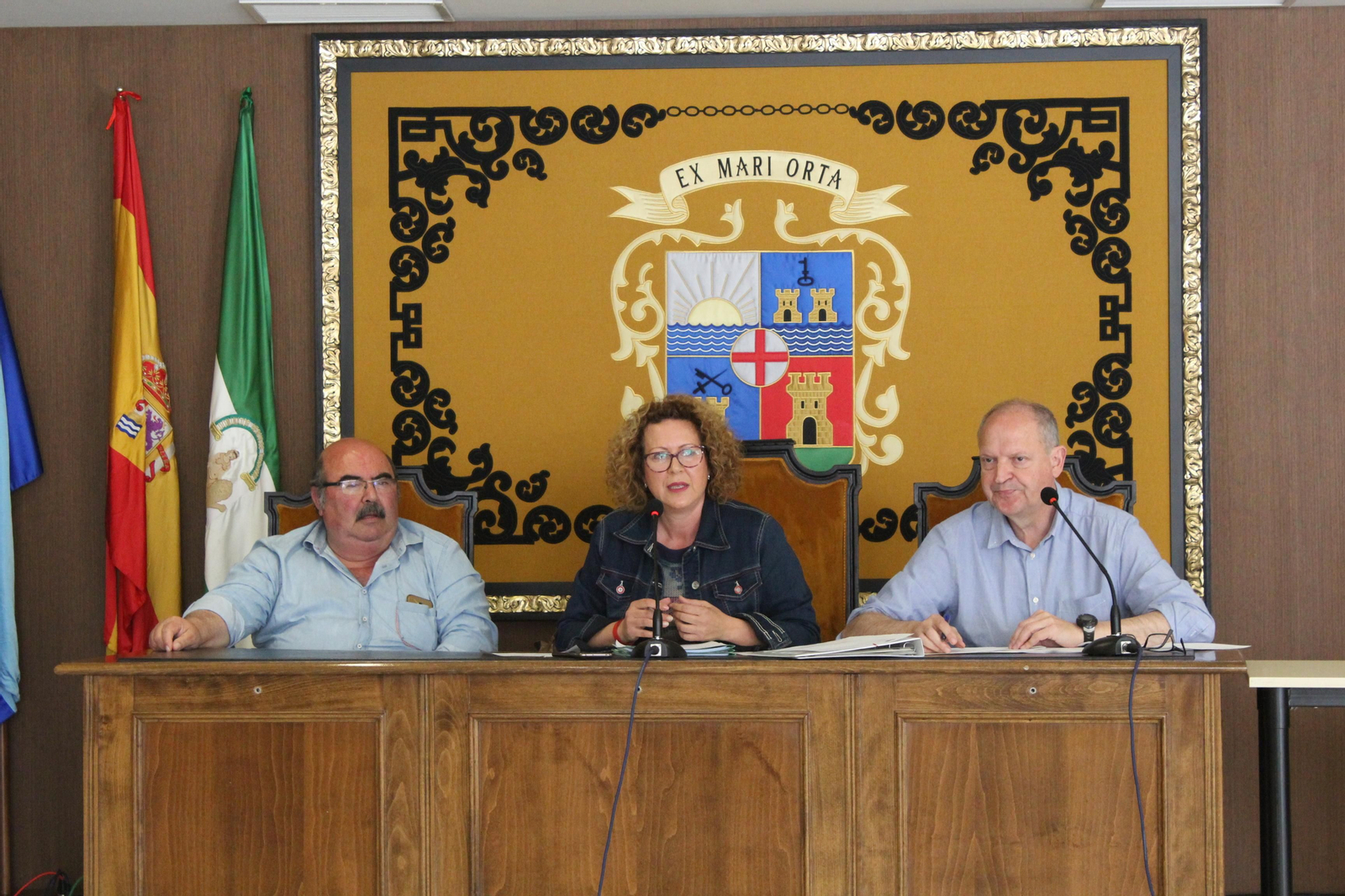 La alcaldesa de Garrucha durante el Pleno en el que se adjudicó el agua.