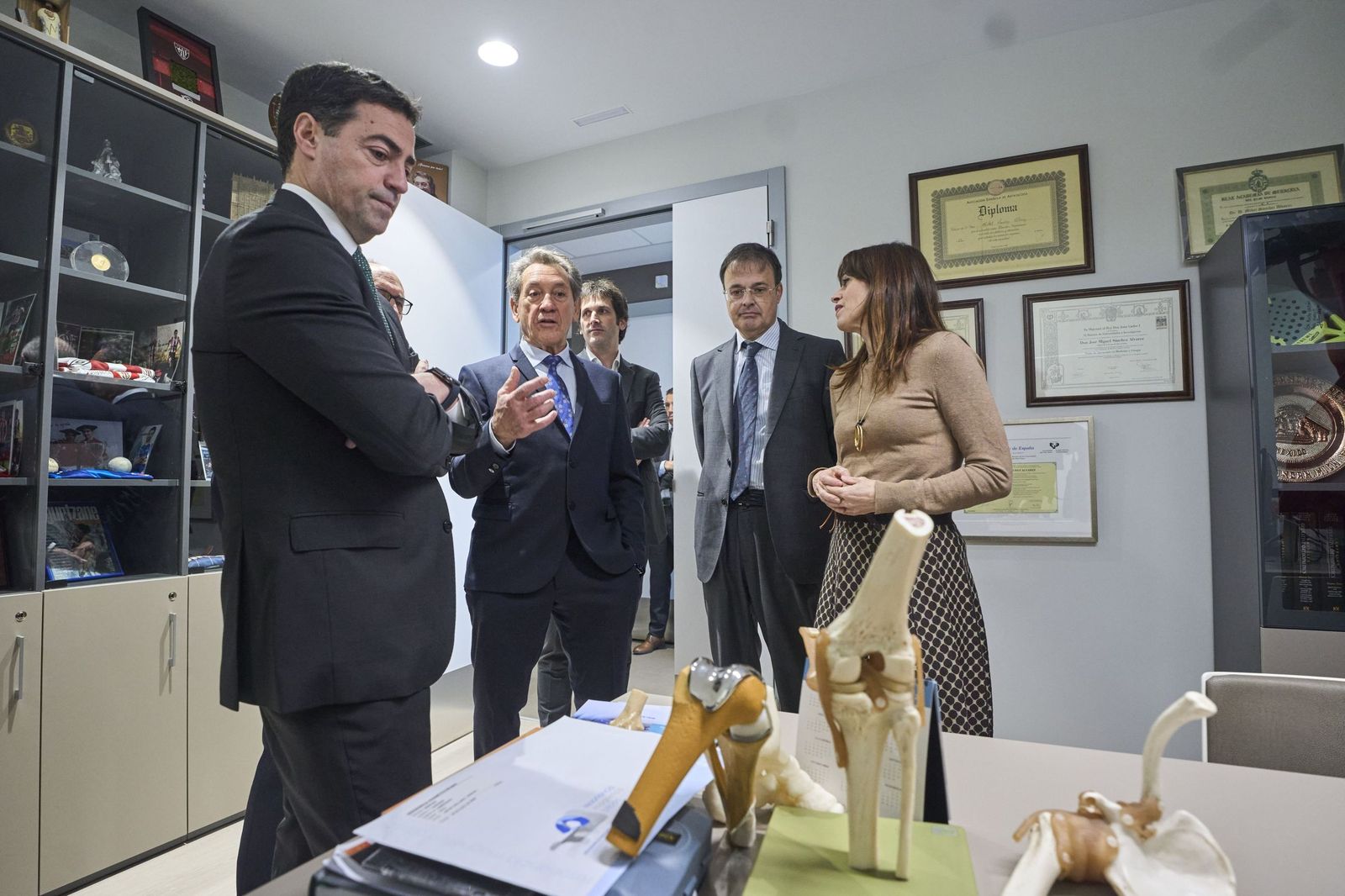 Pradales pide "perdón" por la administración de vacunas caducadas en el País Vasco.