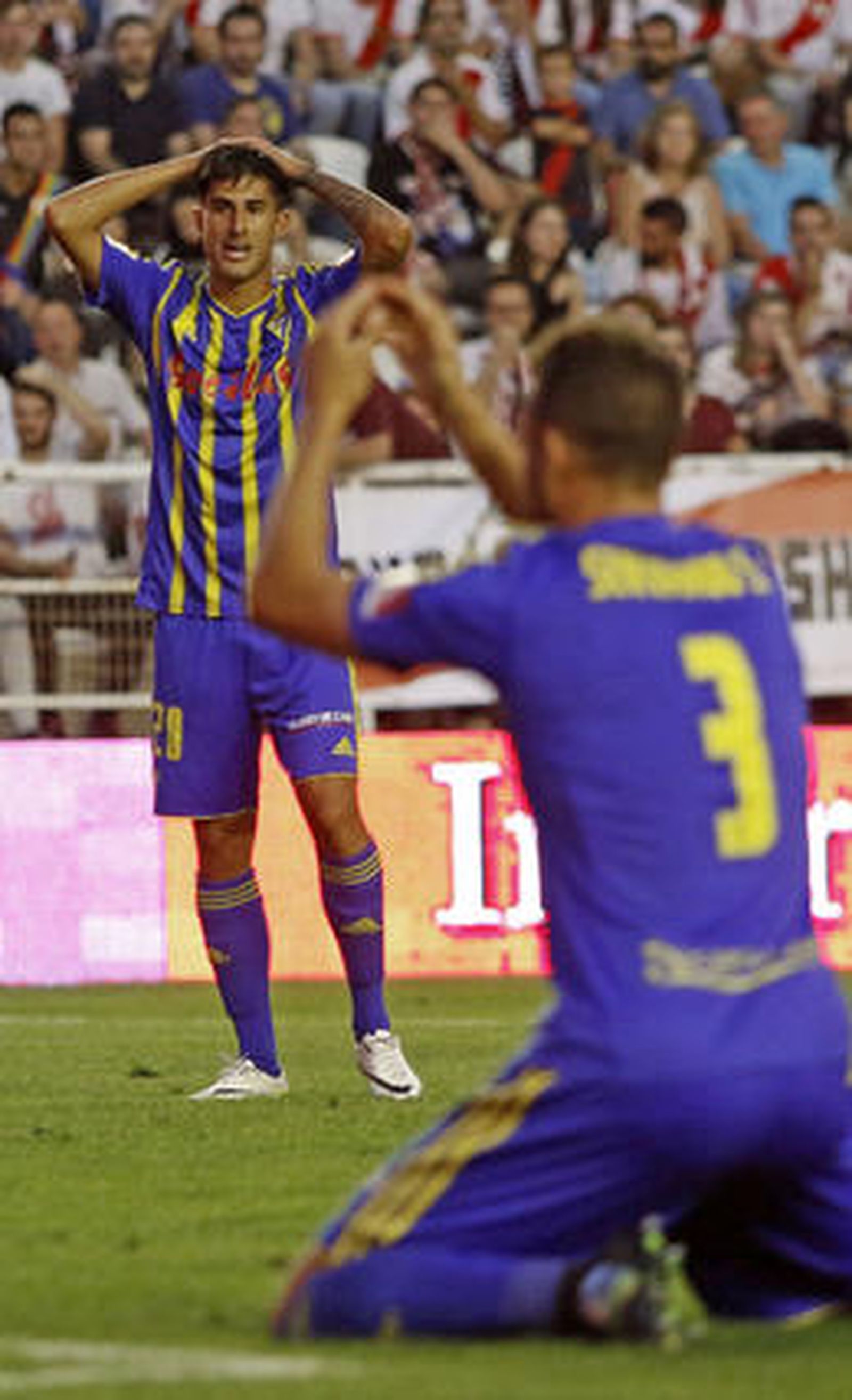 El Cádiz, sin intensidad ni ideas, ofrece una penosa imagen en Vallecas (3-0)  Foto: LOF