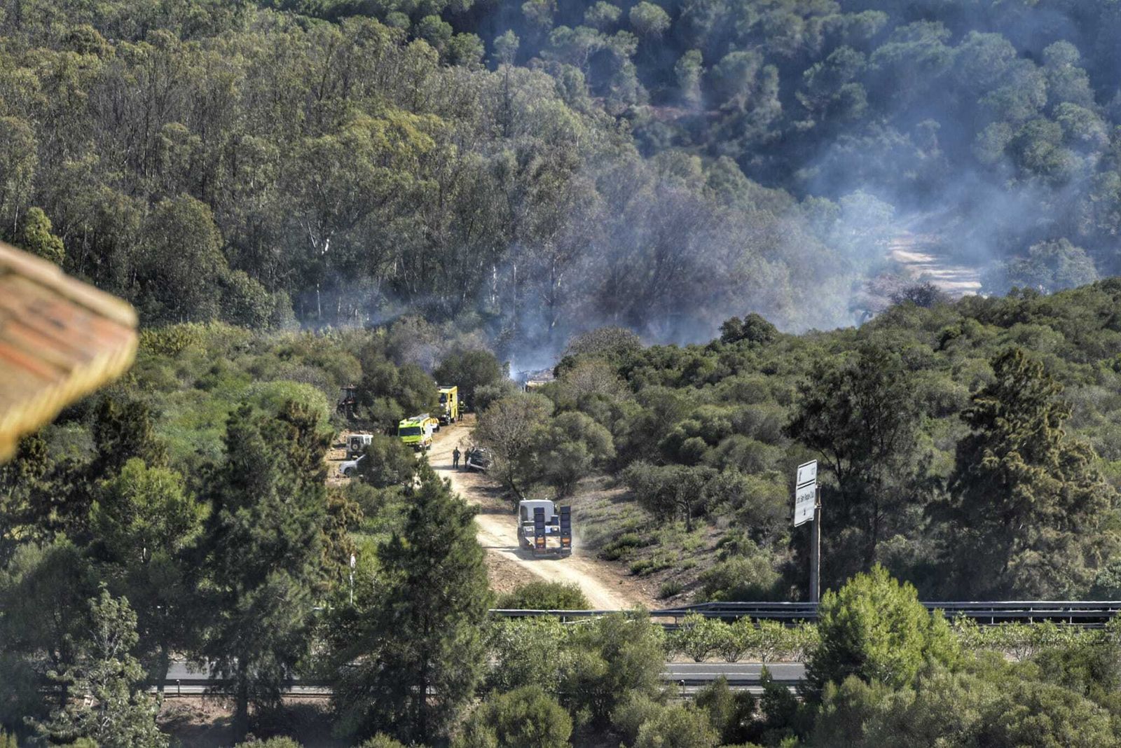 Personal del Infoca durante las tareas de extinción.