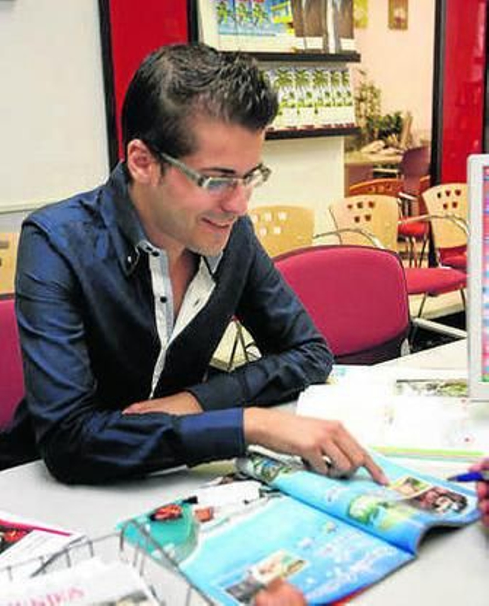 Un agente de viajes. Un agente de viajes.