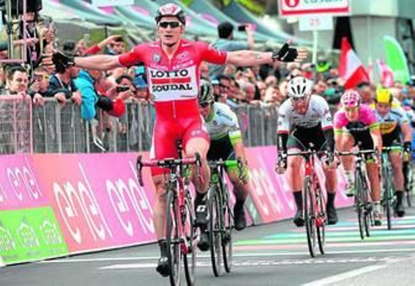 Andre Greipel celebra su victoria en la duodécima etapa, disputada entre Noale y Bibione.