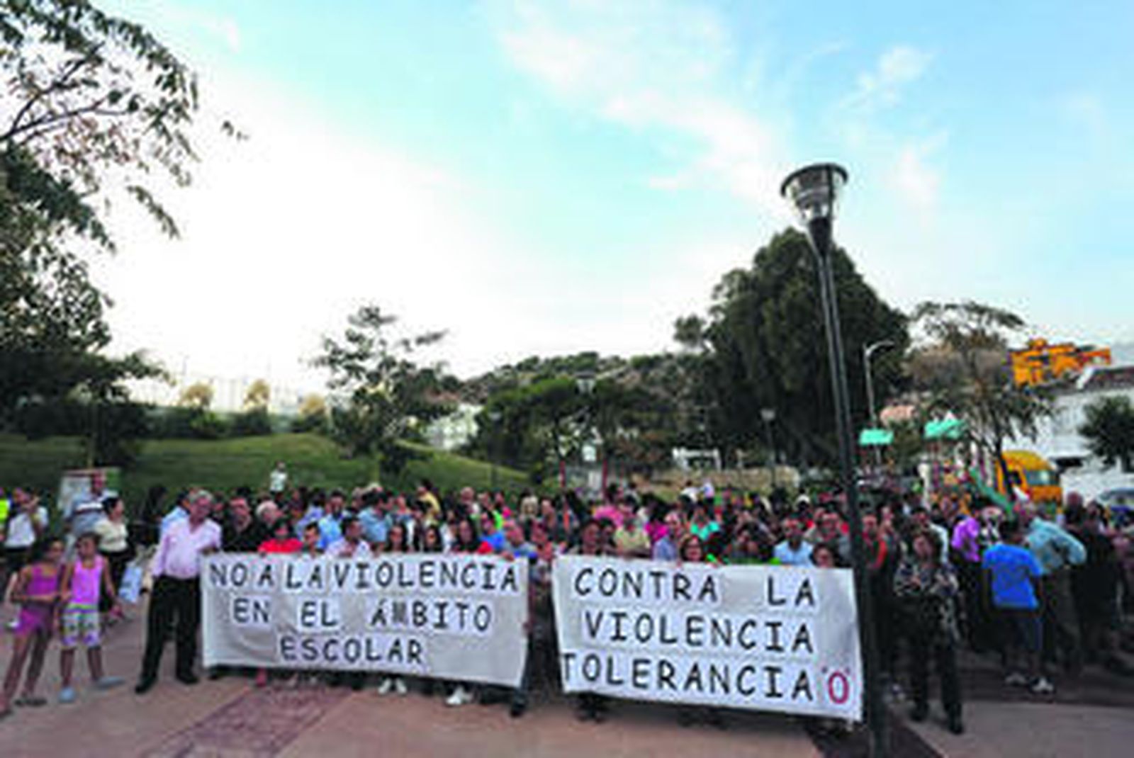 Un momento de la concentración, ayer, en la Avenida Arroyo de los Ángeles.