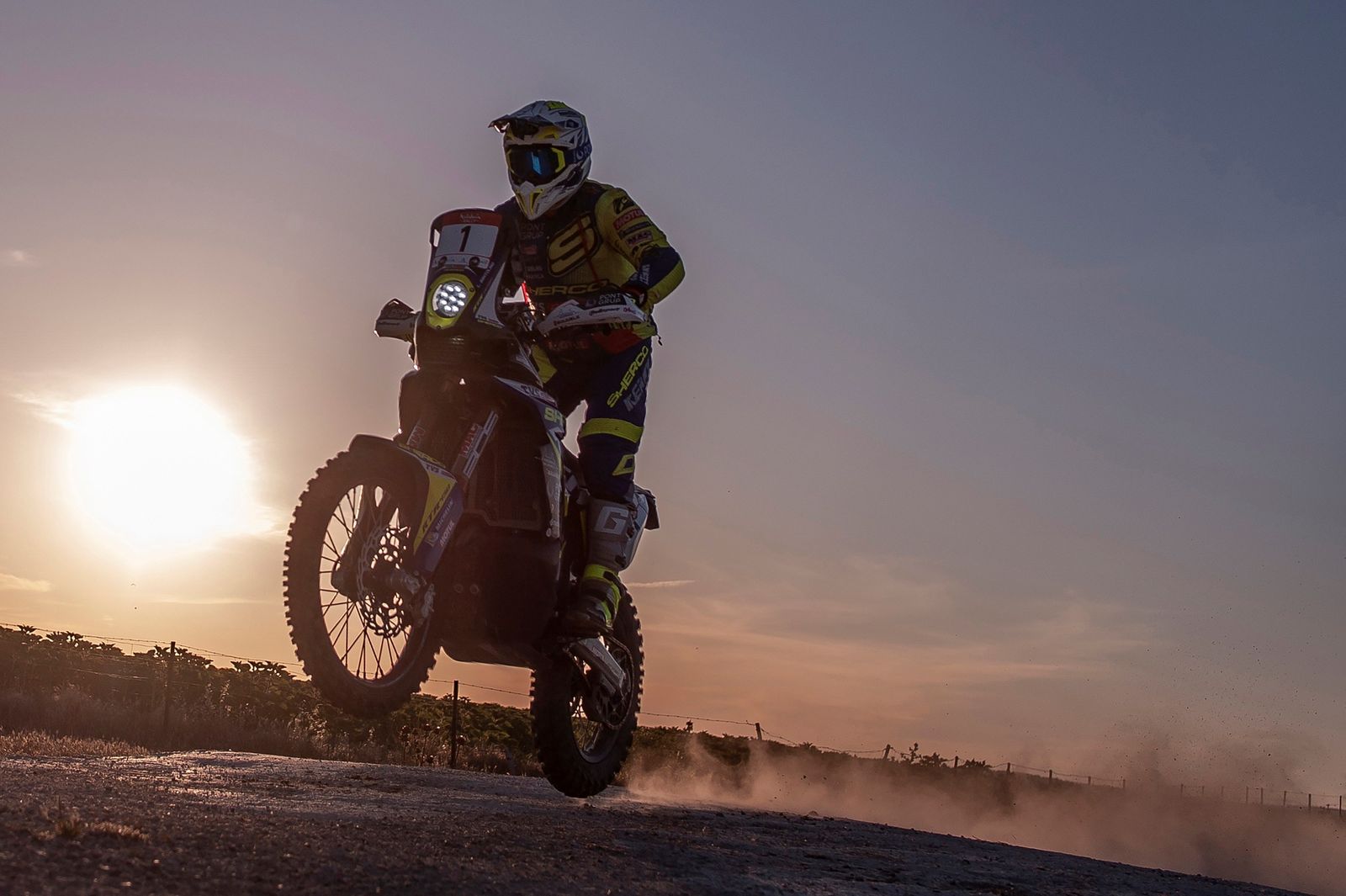 Los grandes del Dakar enseñan el paisaje rural de Andalucía