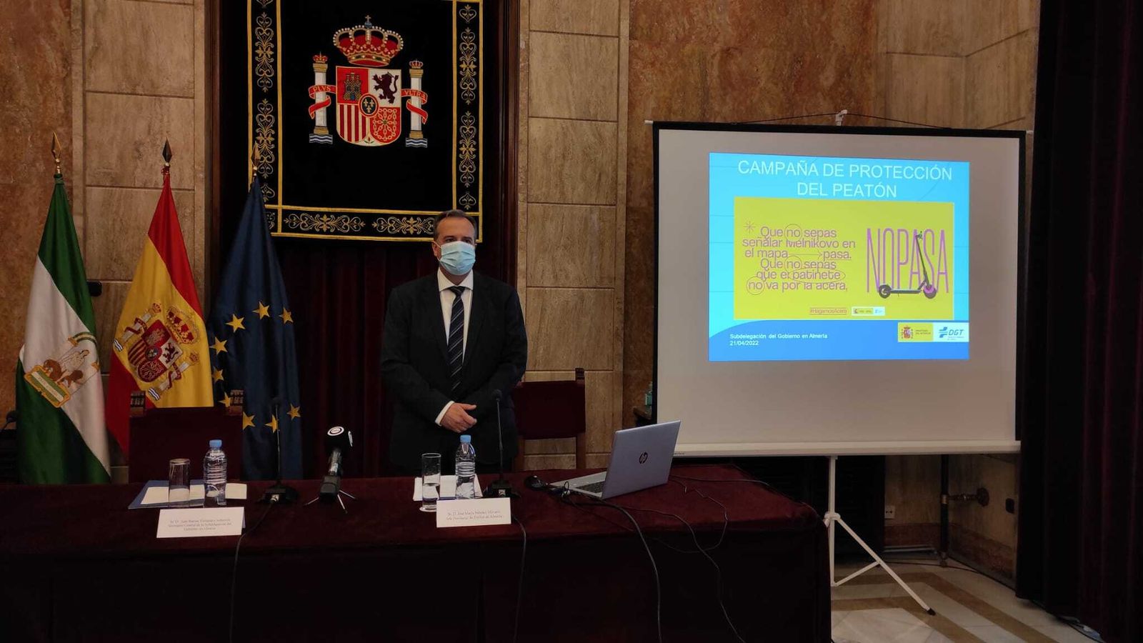 Tráfico lanza una campaña específica en Almería para sacar los patinetes eléctricos de las aceras