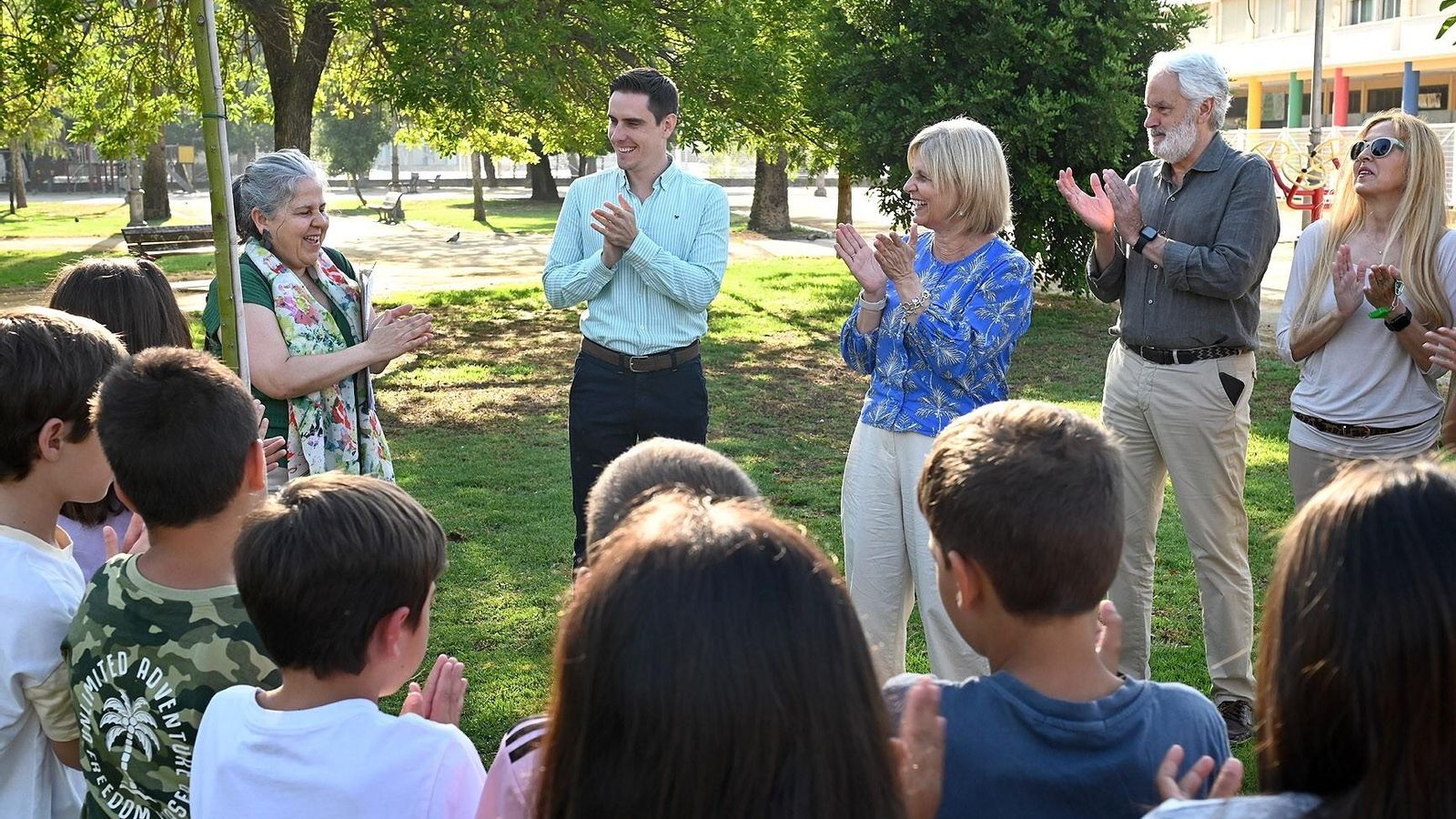 La alcaldesa, María José García-Pelayo, acompañada por delegados municipales, asisten al acto en El Retiro por el Día Mundial del Medio Ambiente. La alcaldesa, María José García-Pelayo, acompañada por delegados municipales, asisten al acto en El Retiro por el Día Mundial del Medio Ambiente.