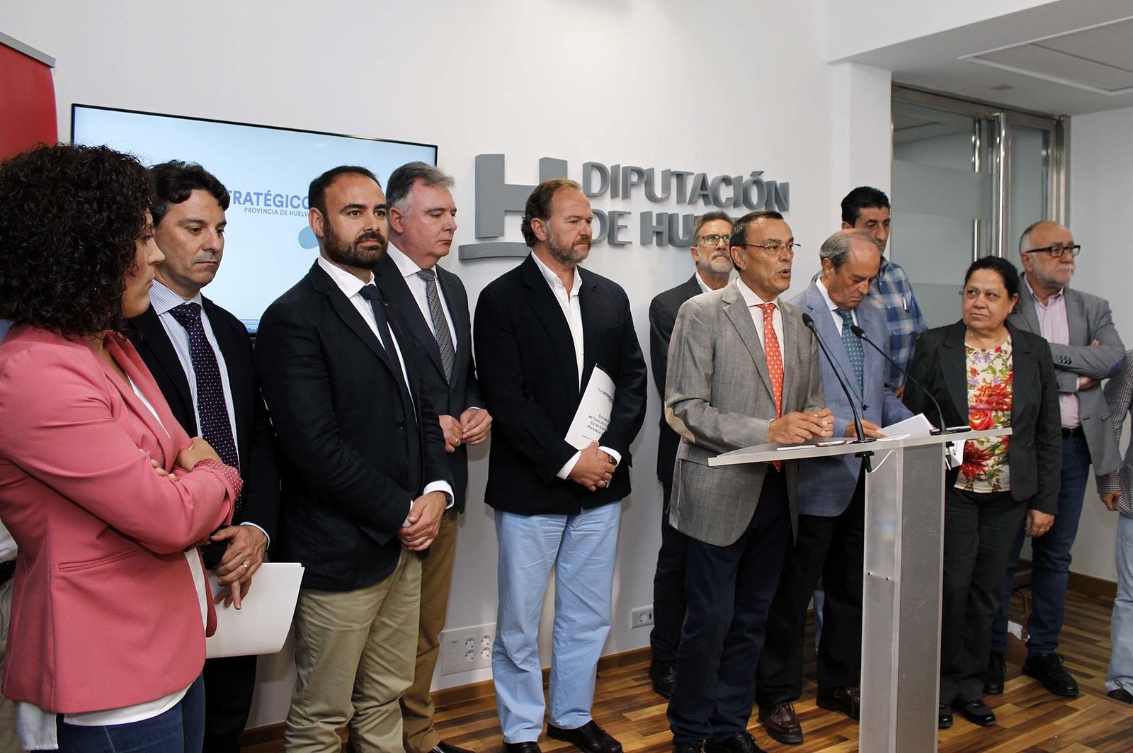 Ignacio Caraballo presente a los responsables de las diferentes comisiones