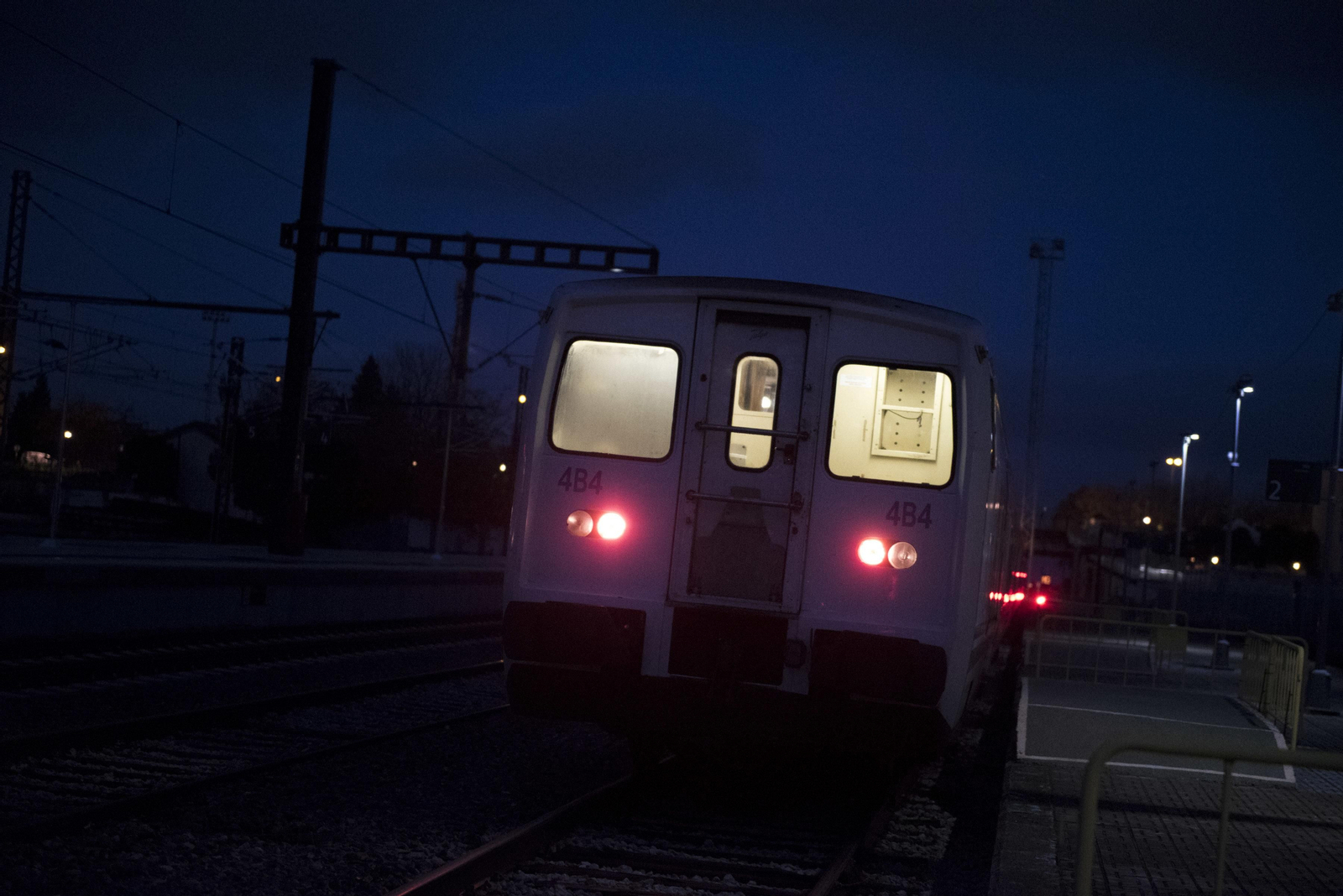 26 N: Primer tren de Granada a Madrid que pone fin a la desconexión