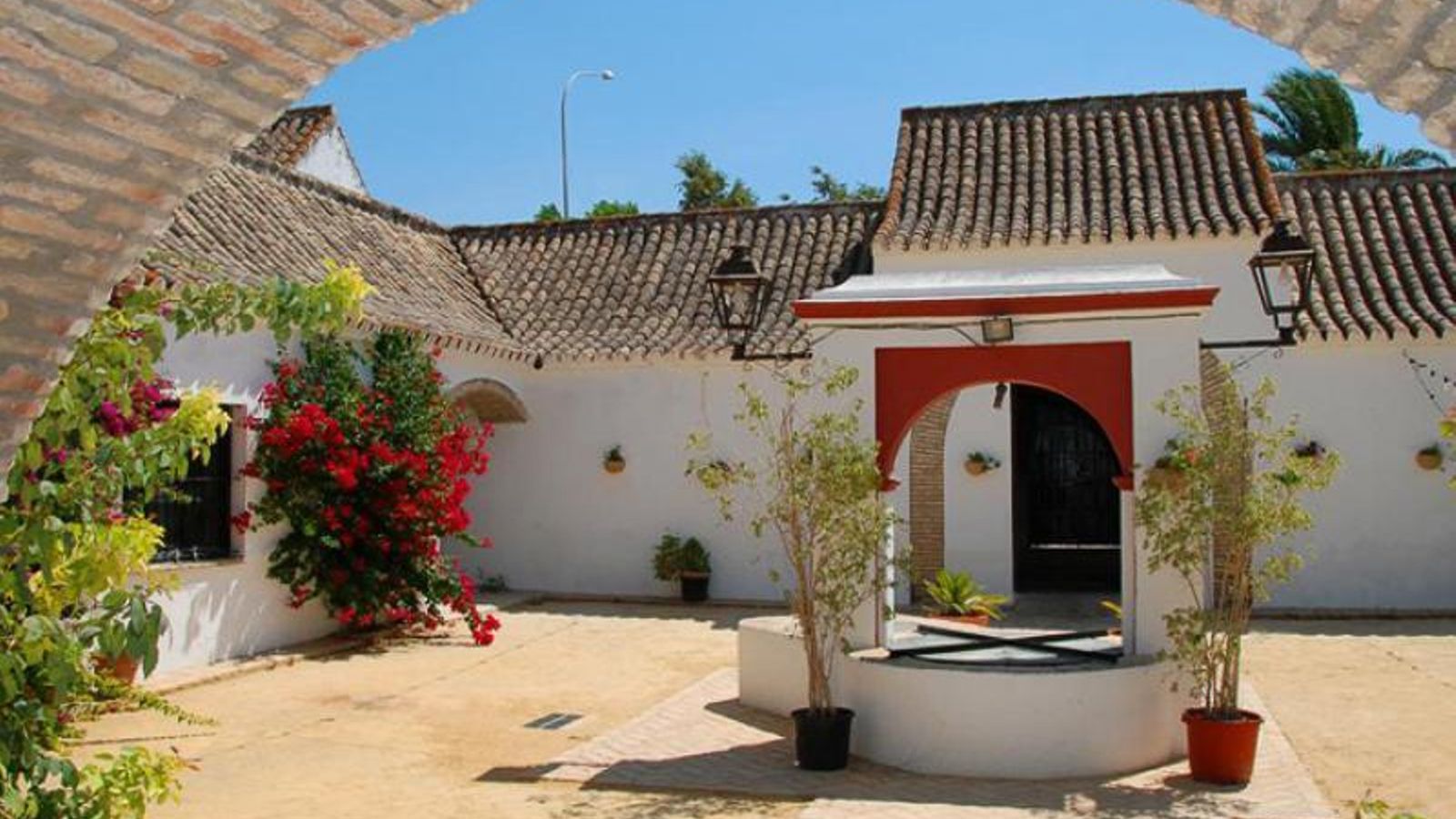 Patio de la Casa de Postas, en El Cuervo (Sevilla).