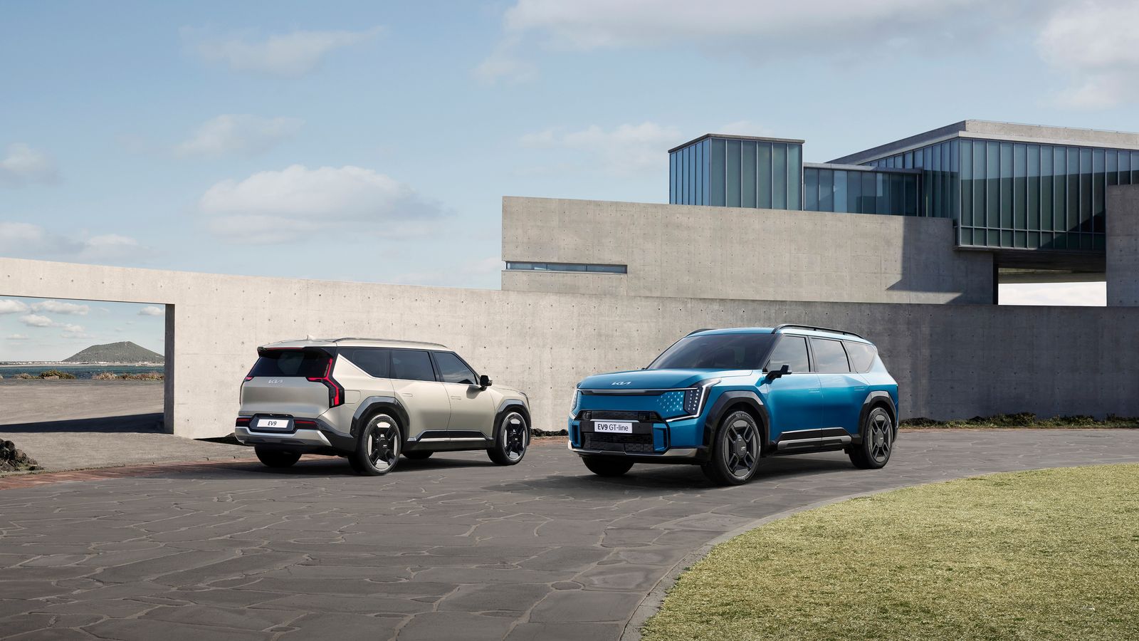 El EV9 será el próximo modelo eléctrico en sumarse a la gama Kia y el más grande de ella. Este SUV emplea la misma plataforma E-GMP estrenada en el EV6.