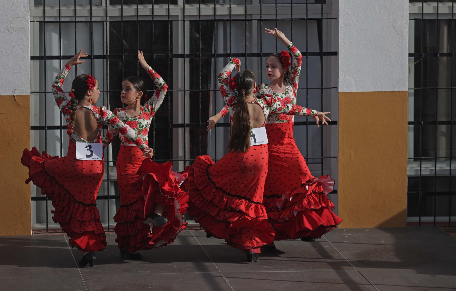 Fotos del I concurso de sevillanas 'Entre Volantes' en Algeciras