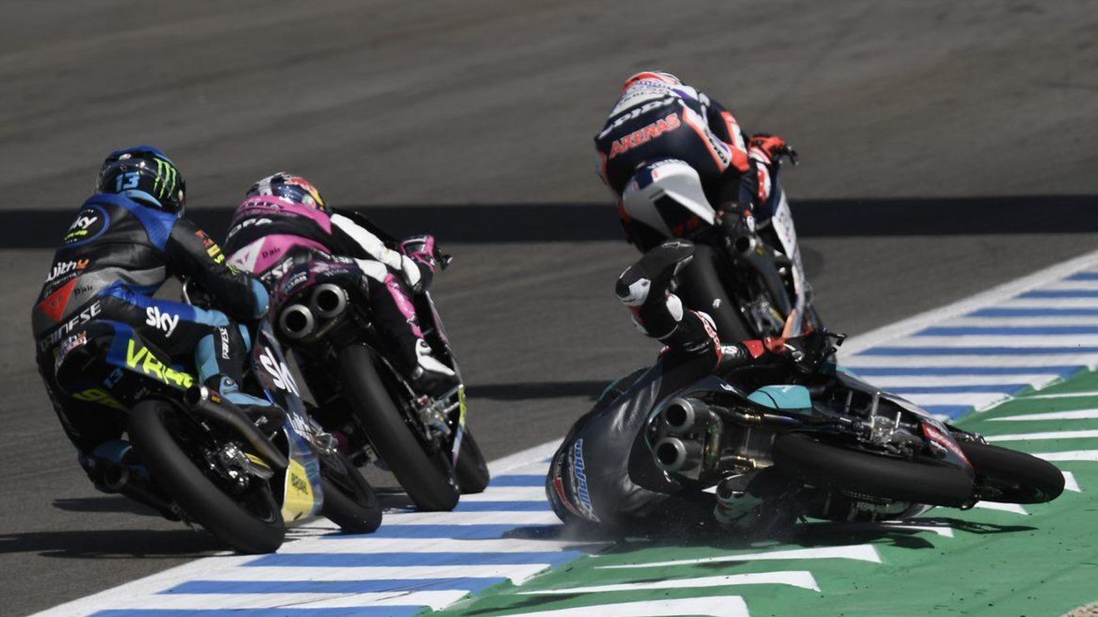 Arenas enfila la recta final con McPhee en el suelo.