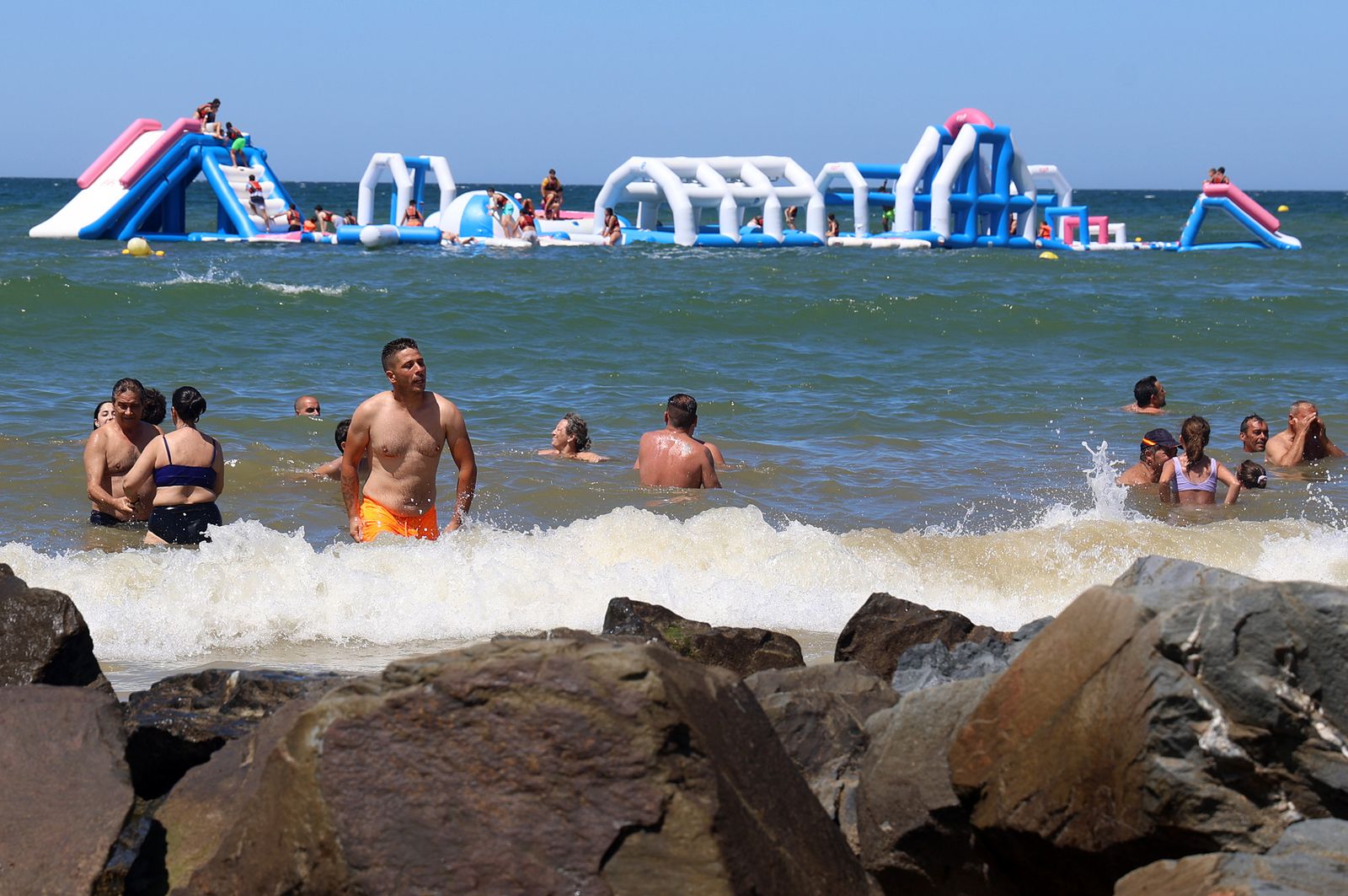 Imágenes de una mañana de calor y playa en Matalascañas