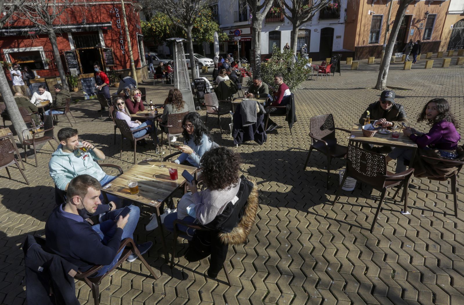 Desescalada en Sevilla: El Gobierno quiere cerrar el comercio y los bares a las 20:00 en Semana Santa