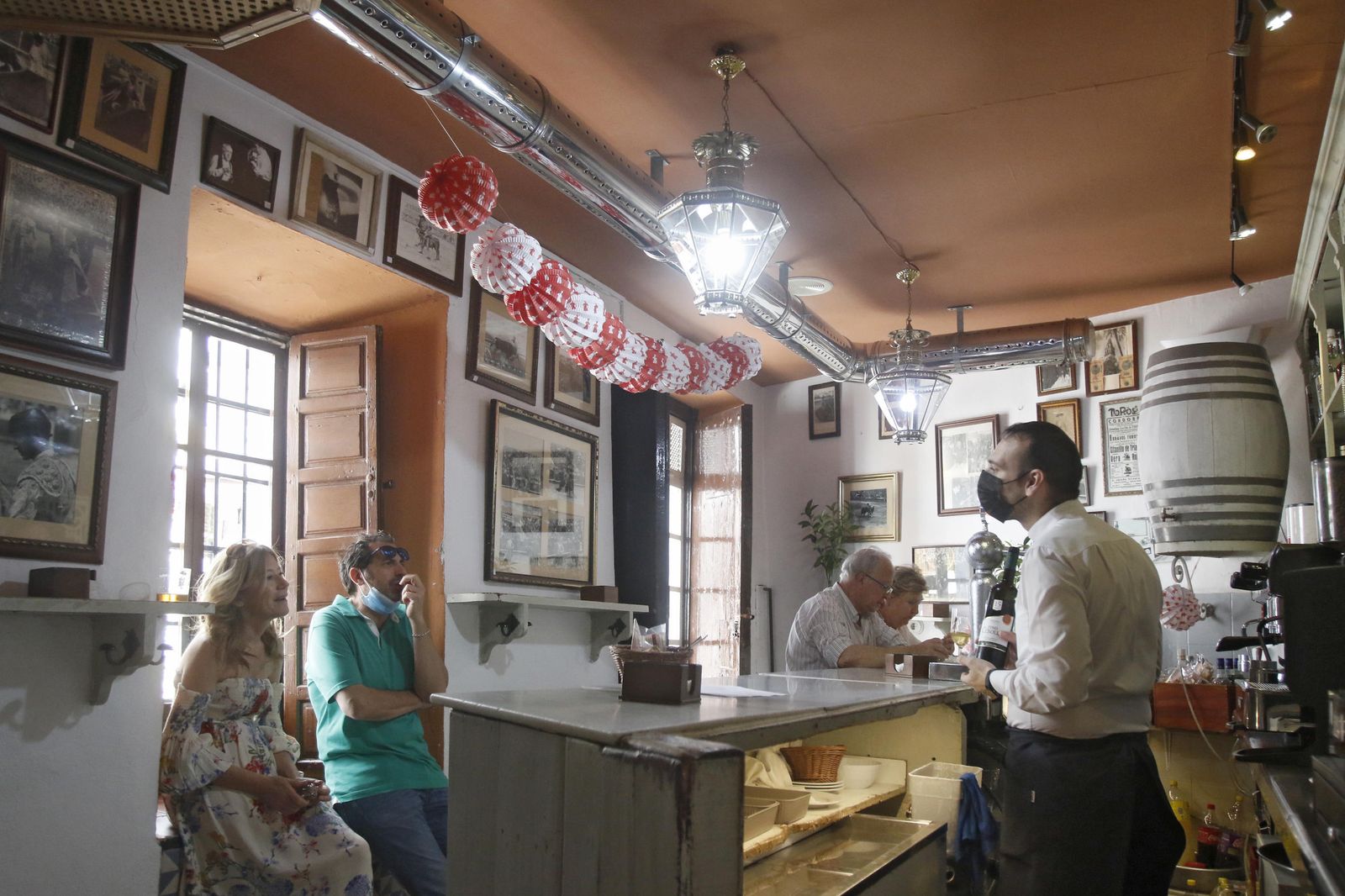 El decorado y el ambiente de Feria en el Centro de Córdoba y la Judería, en fotografías