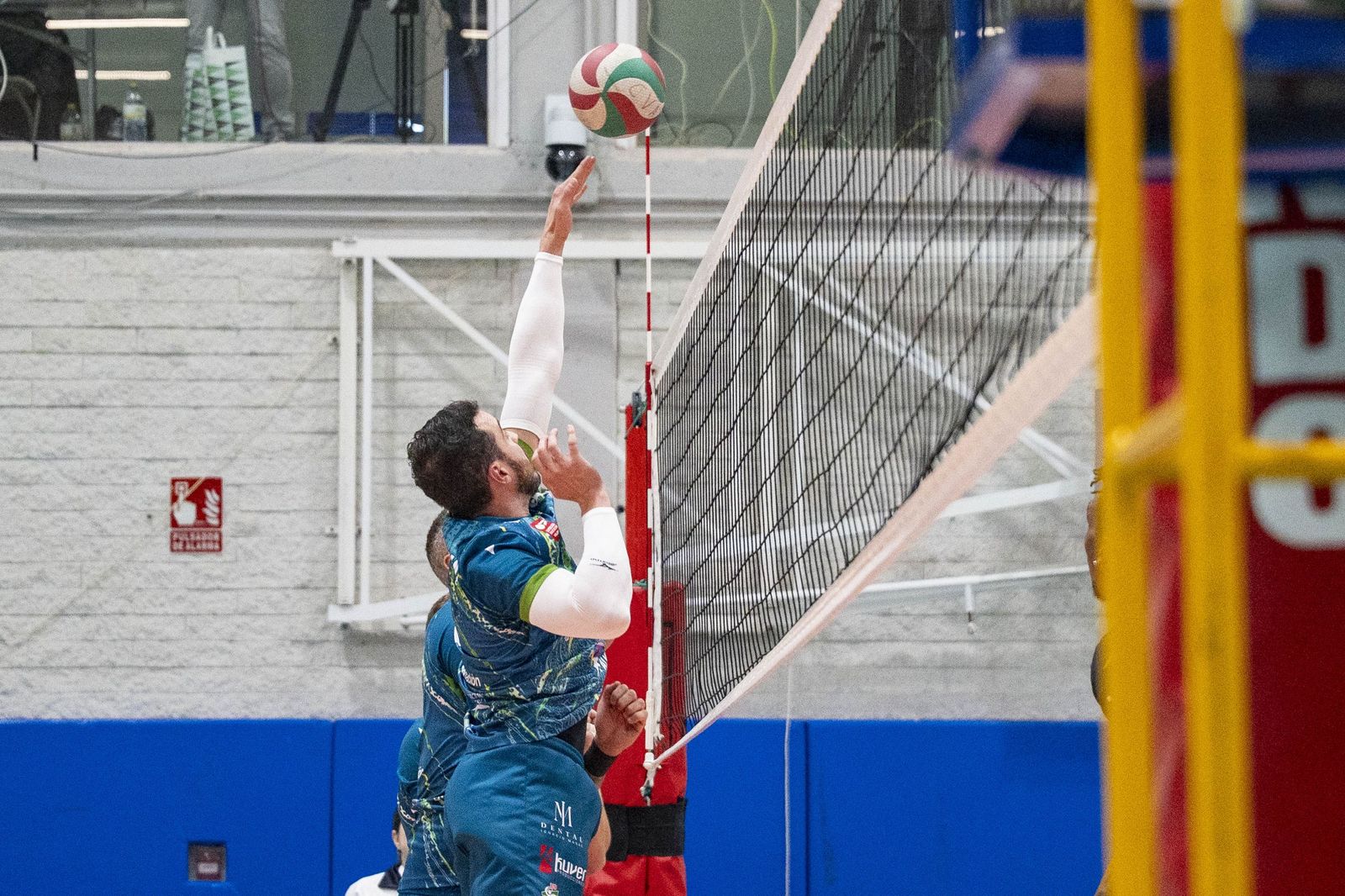 Las imágenes del partido entre Unicaja Costa de Almería y Pamesa Teruel de Superliga de voleibol