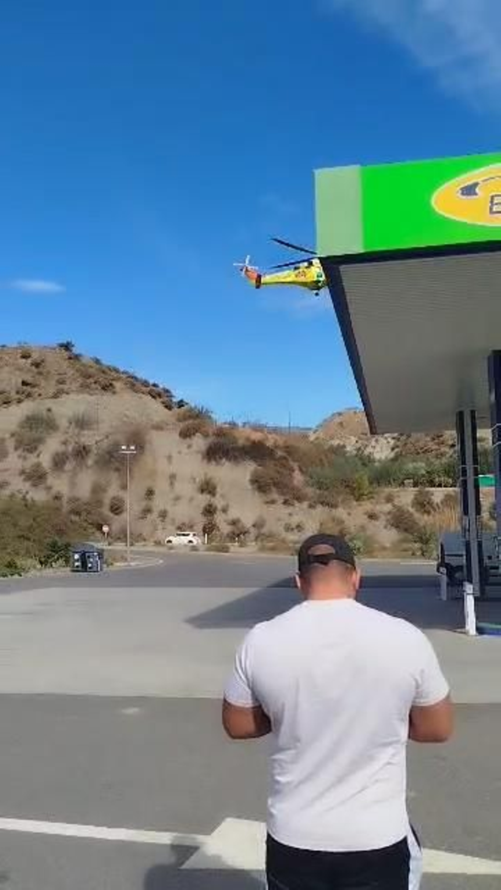 Grave una mujer al chocar su coche contra una montaña en la A-348 en Canjáyar