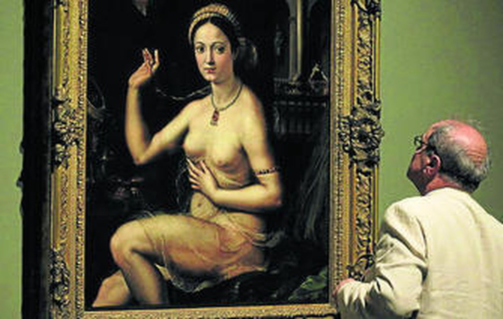 El maestro y su taller.  Arriba y en el sentido de las agujas del reloj: el Cardenal Dovizi; el tapiz Dios padre con el teatromorfo; retrato de Giuliano de Médicis y la obra de Giulio Romano Mujer ante el espejo.