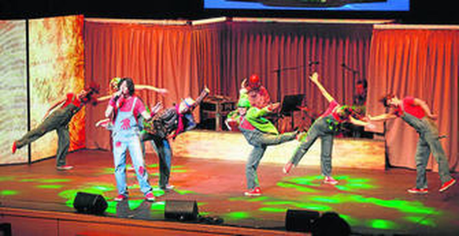 Momento de la actuación del CantaJuego, ayer en el Palacio de Congresos.