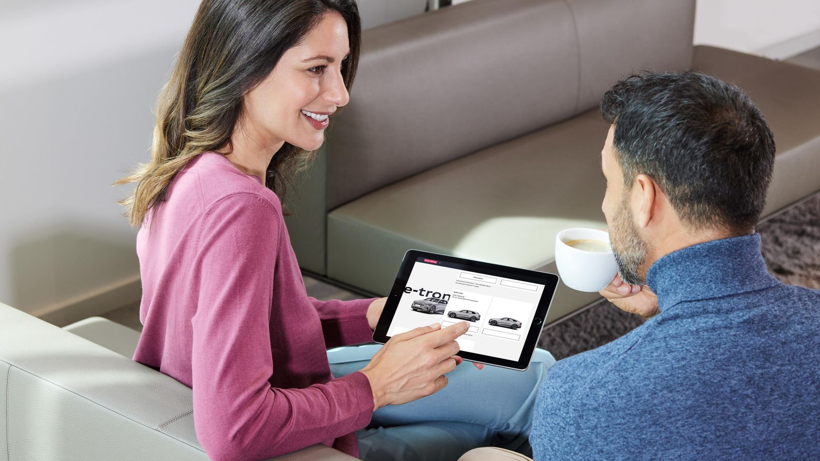 En el centro del trabajo de Cariad está el desarrollo de un sistema operativo propio, así como una plataforma tecnológica y de software uniforme y escalable para todas las marcas del grupo VW. El cliente encontrará nuevas funciones con las que dotar a su Audi inalámbricamente.