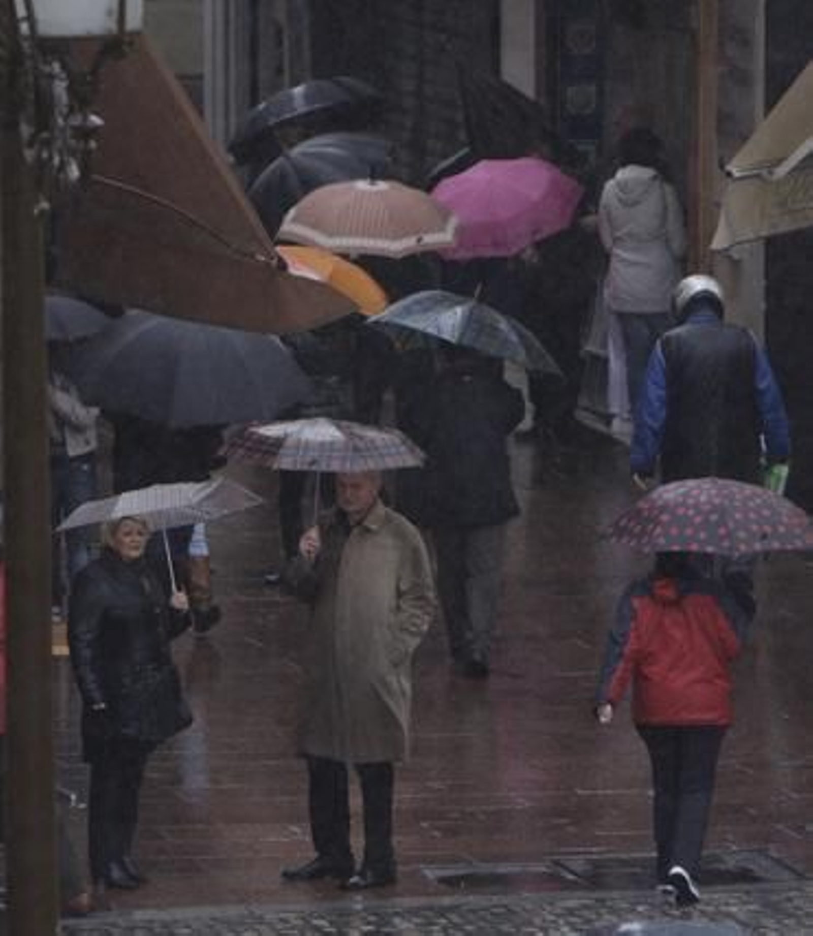 La alerta naranja de jornadas pasados ha dado paso a un situación sólo de riesgo donde las precipitaciones continuarán hasta la Nochevieja.

Foto: J.A. García / V. Hidalgo