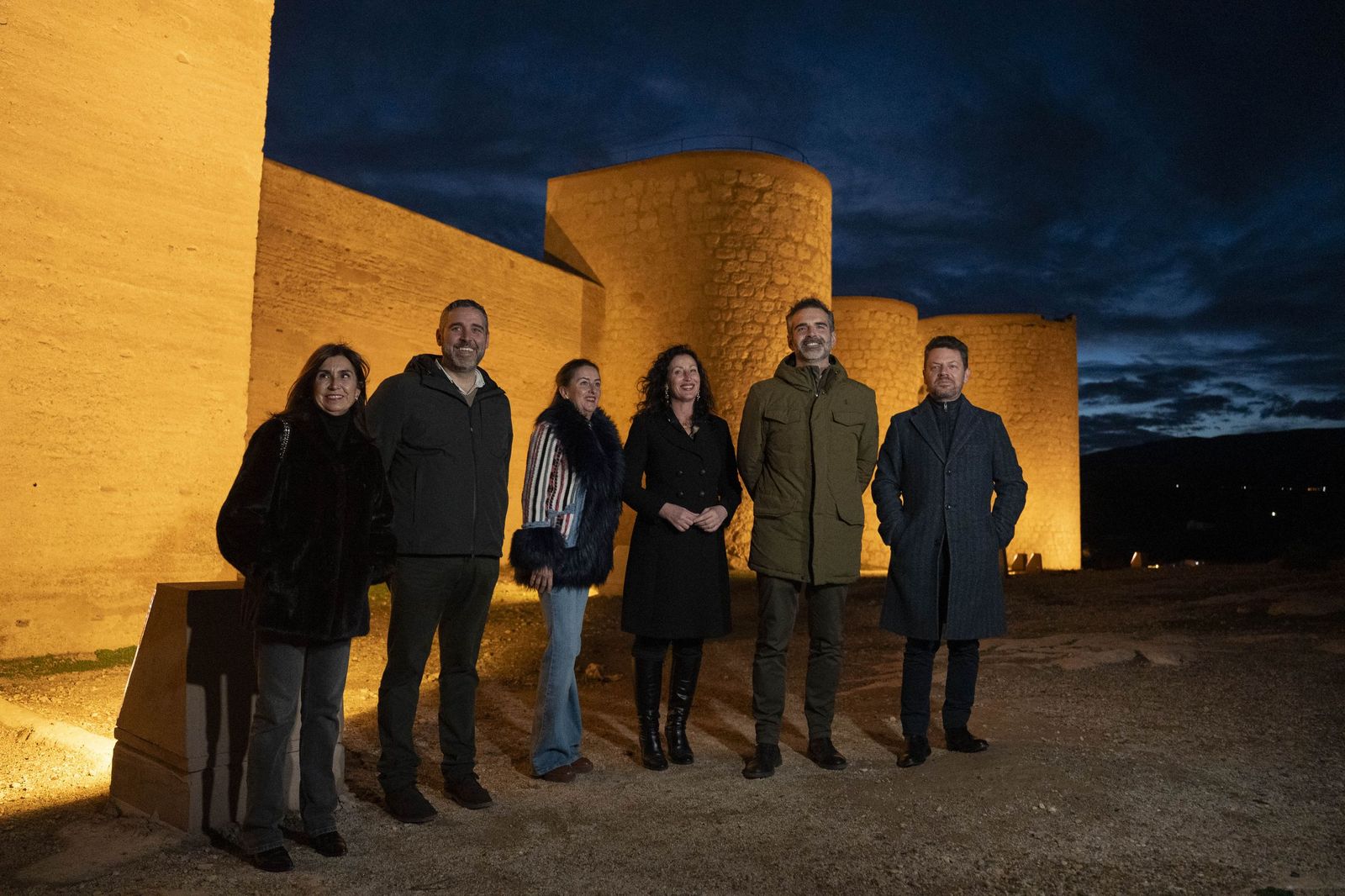 Las murallas del Cerro de San Cristóbal se encienden para iluminar Almería