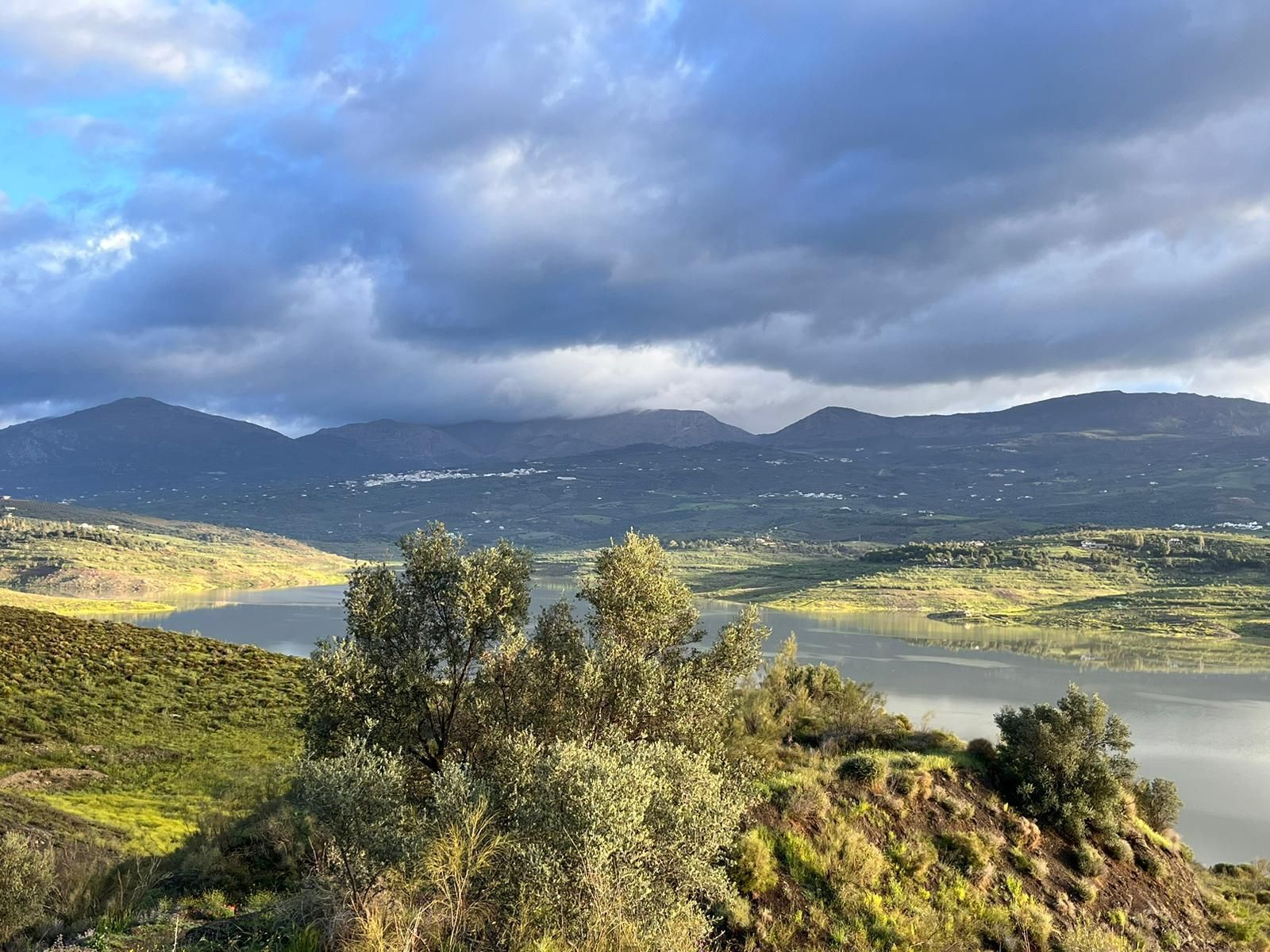 Así se ve el pantano de La Viñuela tras las últimas lluvias Así se ve el pantano de La Viñuela tras las últimas lluvias