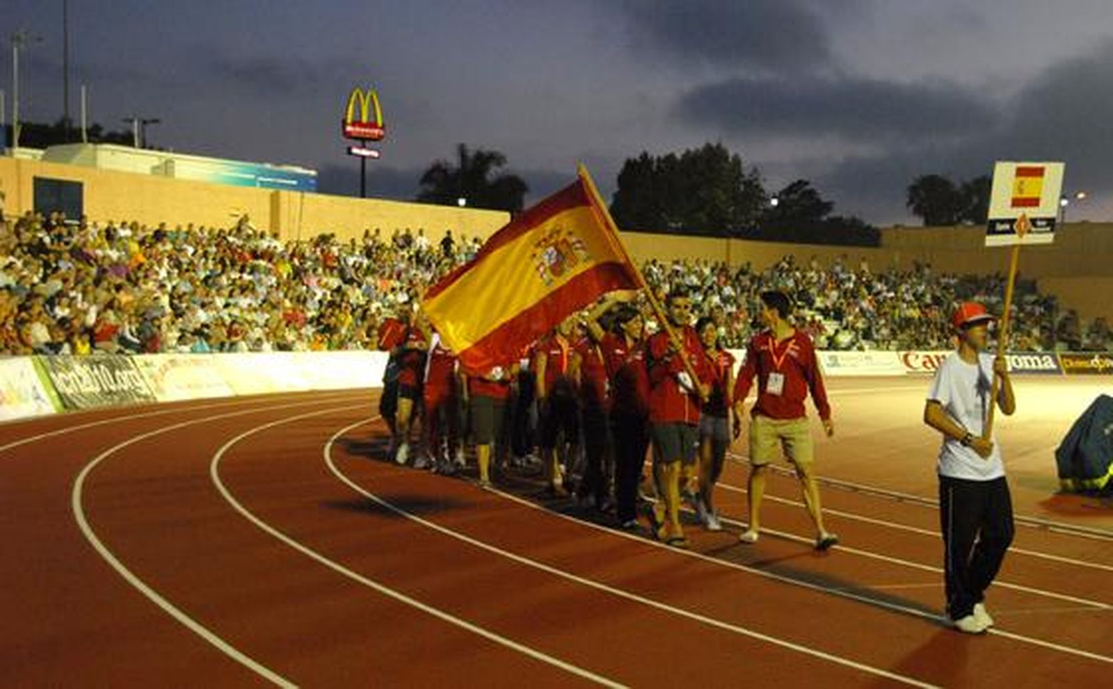 Luz y color en Bahía Sur en la ceremonia de apertura de los XIV Juegos Iberoamericanos San Fernando 2010. 

Foto: Elias Pimentel y Joaquin Pino