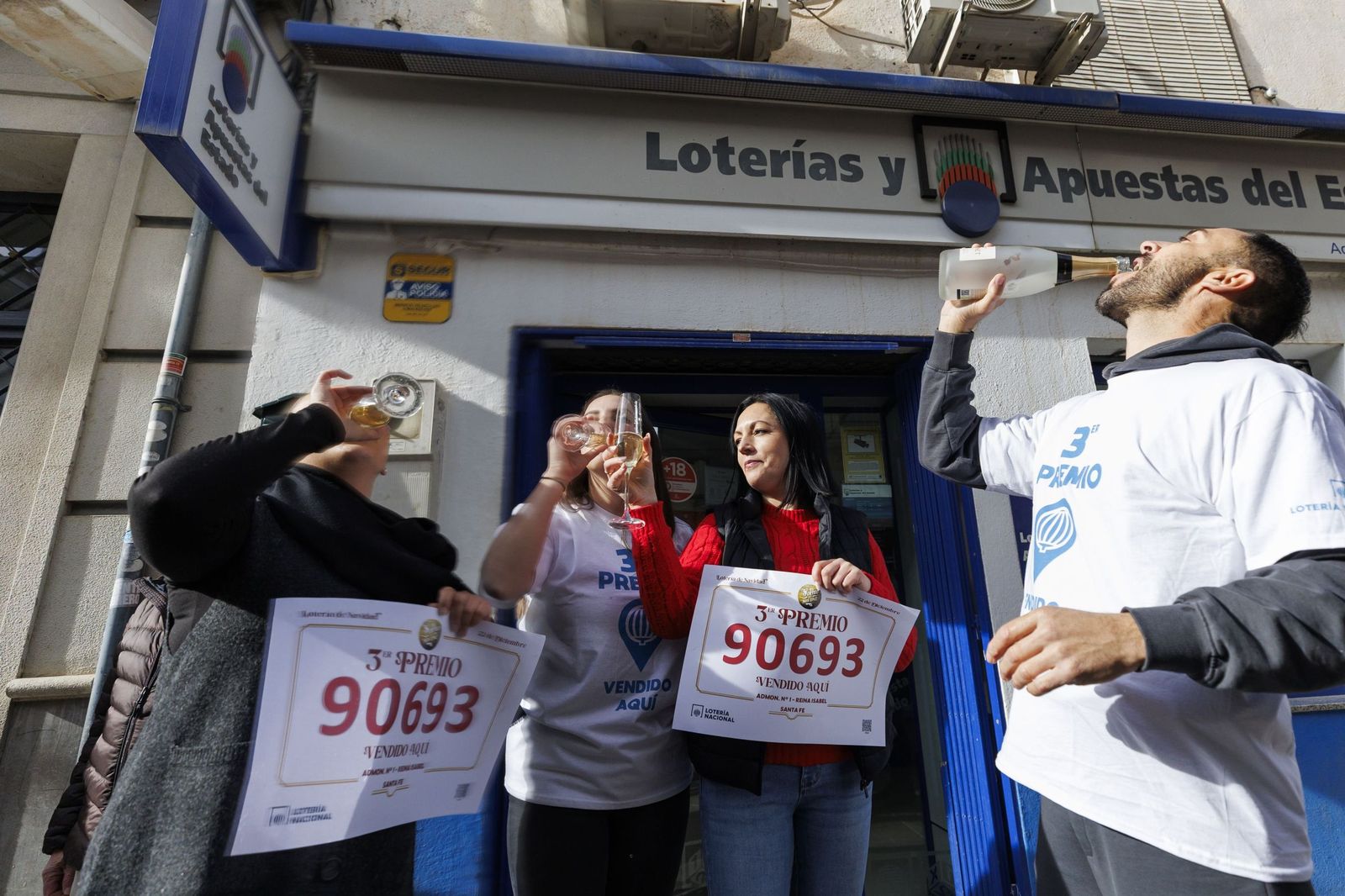 Las imágenes de la euforia de Santa Fe tras los 25 millones que deja la Lotería de Navidad