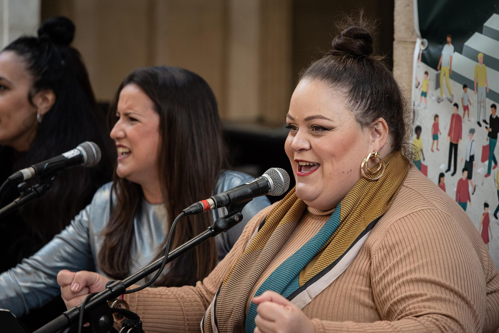 Imágenes de la Zambombá " Sones de Navidad" en la puerta de la Diputación