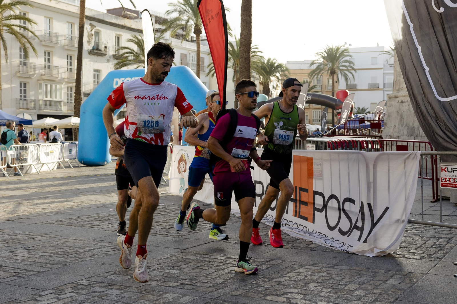 Búscate en las imágenes de la I media maratón Ciudad de Cádiz