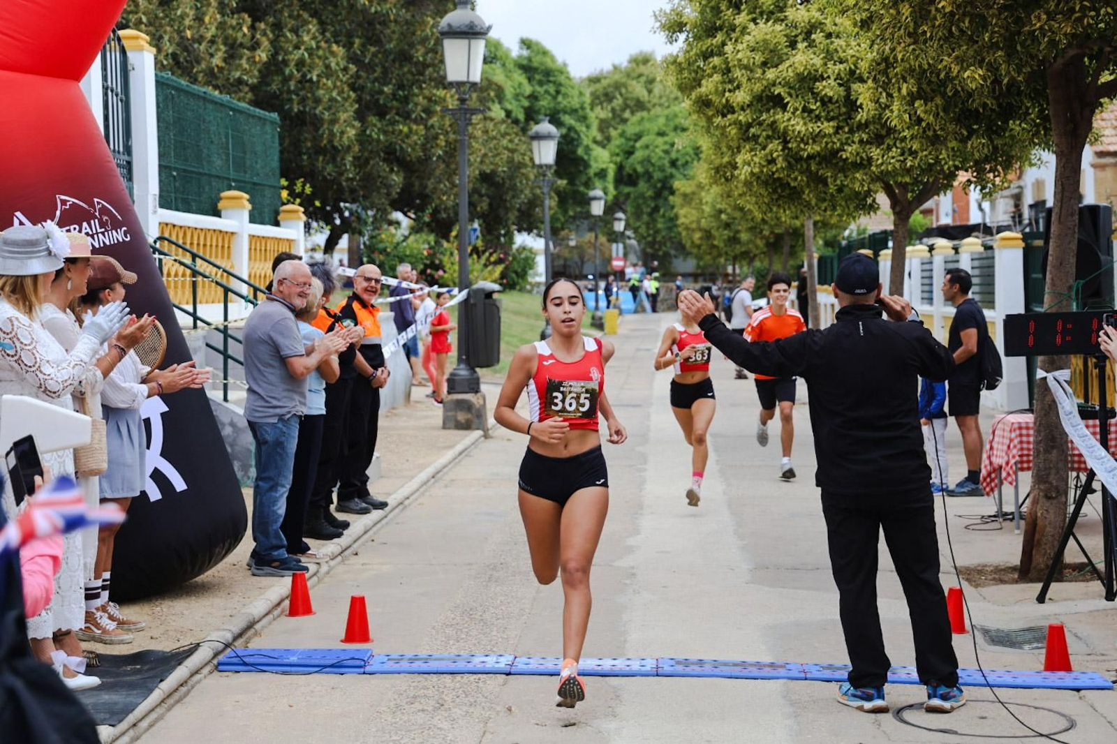Imágenes de la 'II Milla Británica' en el Barrio Obrero con motivo de la Feria del Legado Británico