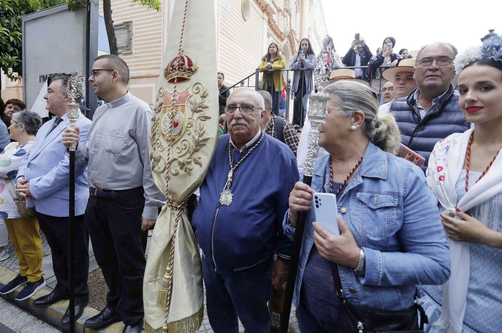 El Rocío 2023: Imágenes de la Hermandad de Emigrantes en su salida de Huelva