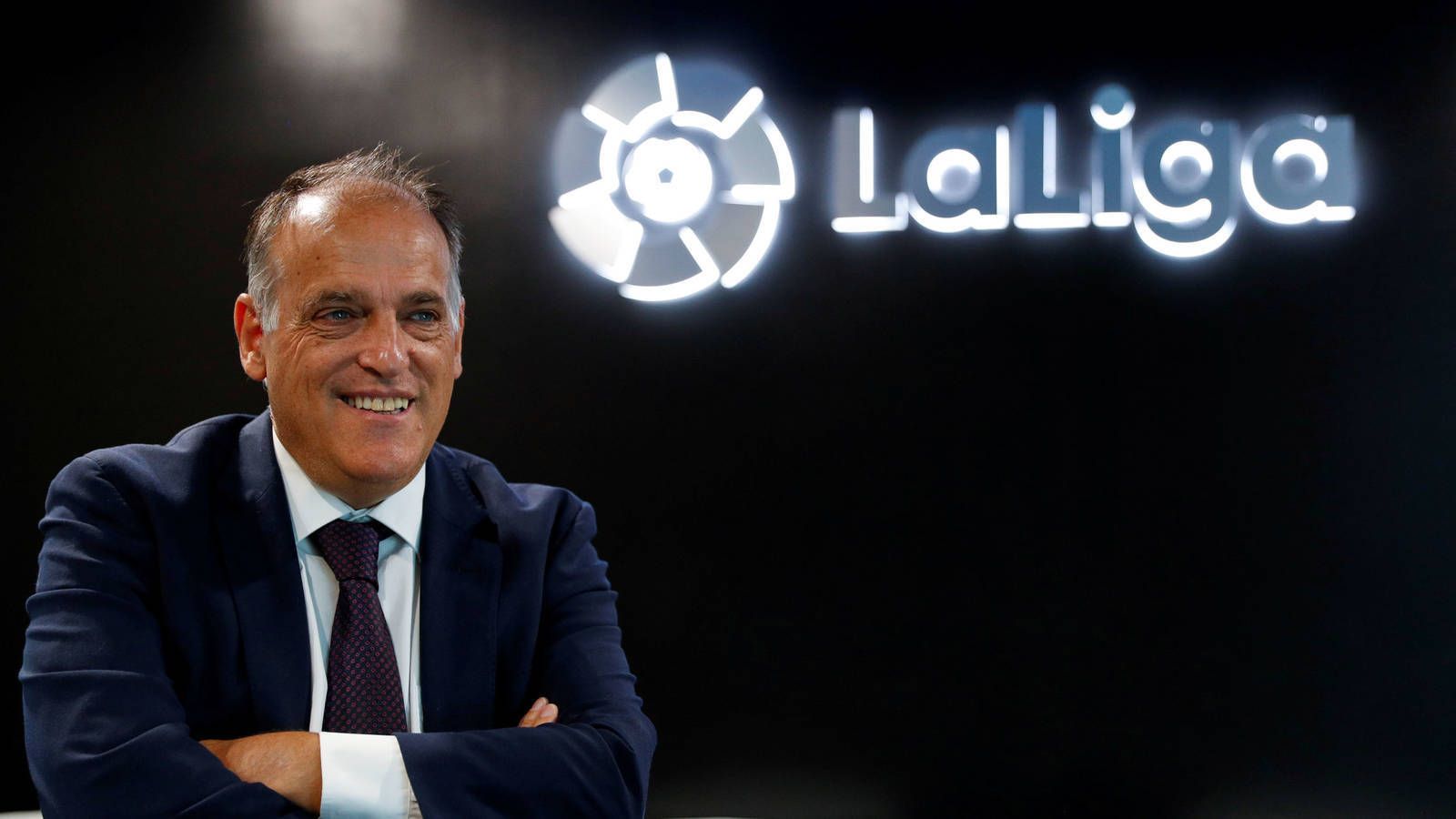 Javier Tebas, bajo el logo de LaLiga.