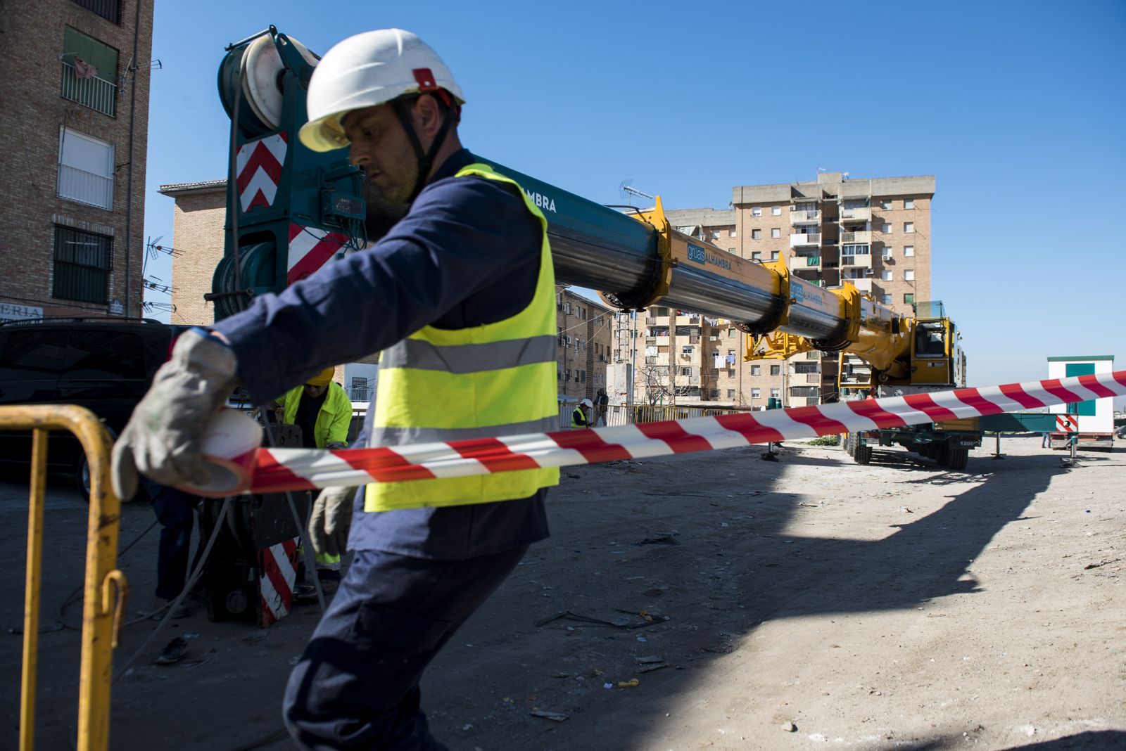 Las imágenes de la instalación del nuevo transformador de la zona Norte de Granada