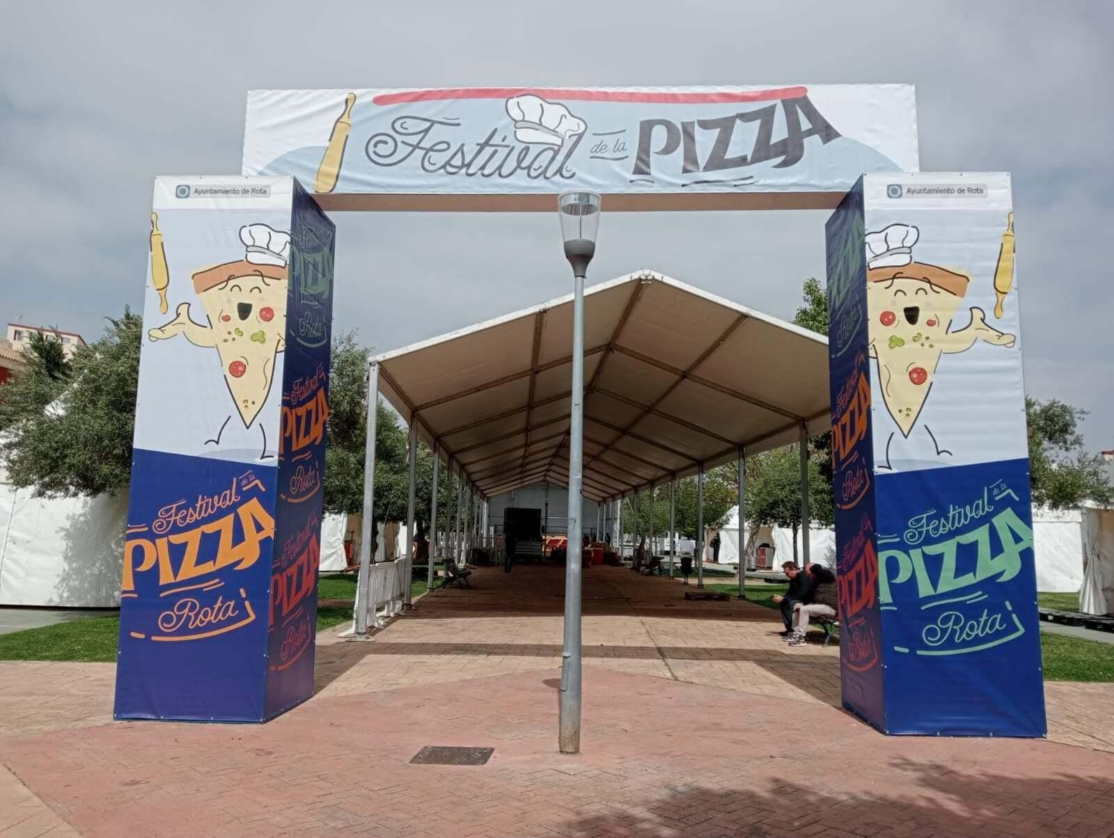El III Festival de la Pizza de Rota se celebrará hasta el próximo domingo en el bulevar Bahía de Cádiz.