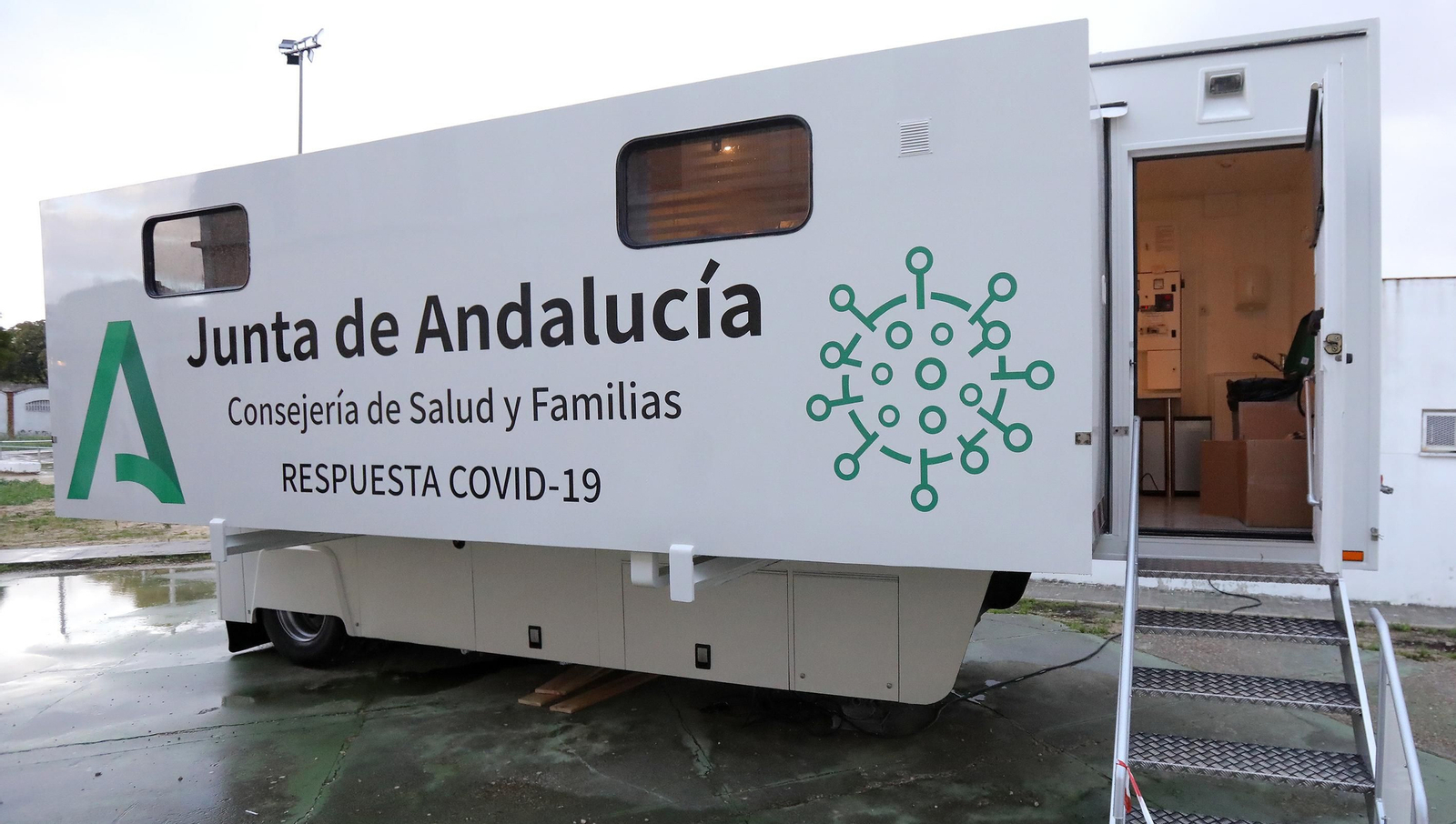 El 'Covid-Bus' de la Junta para el cribado masivo comienza en Jerez