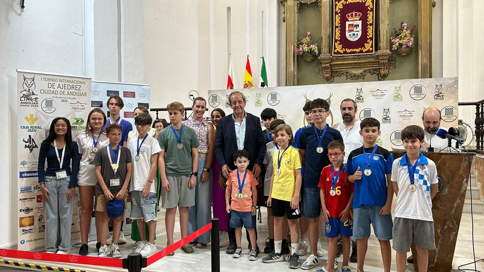Entrega de medallas a los ganadores sub 14.