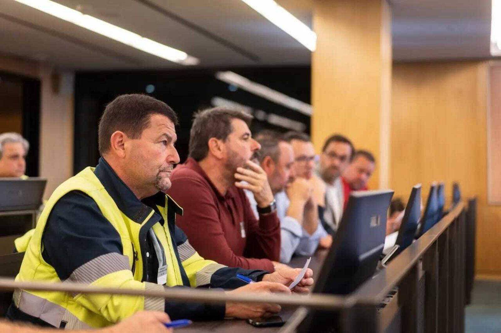 Las fotos de los trabajadores de Acerinox con la ministra de Trabajo, Yolanda Díaz