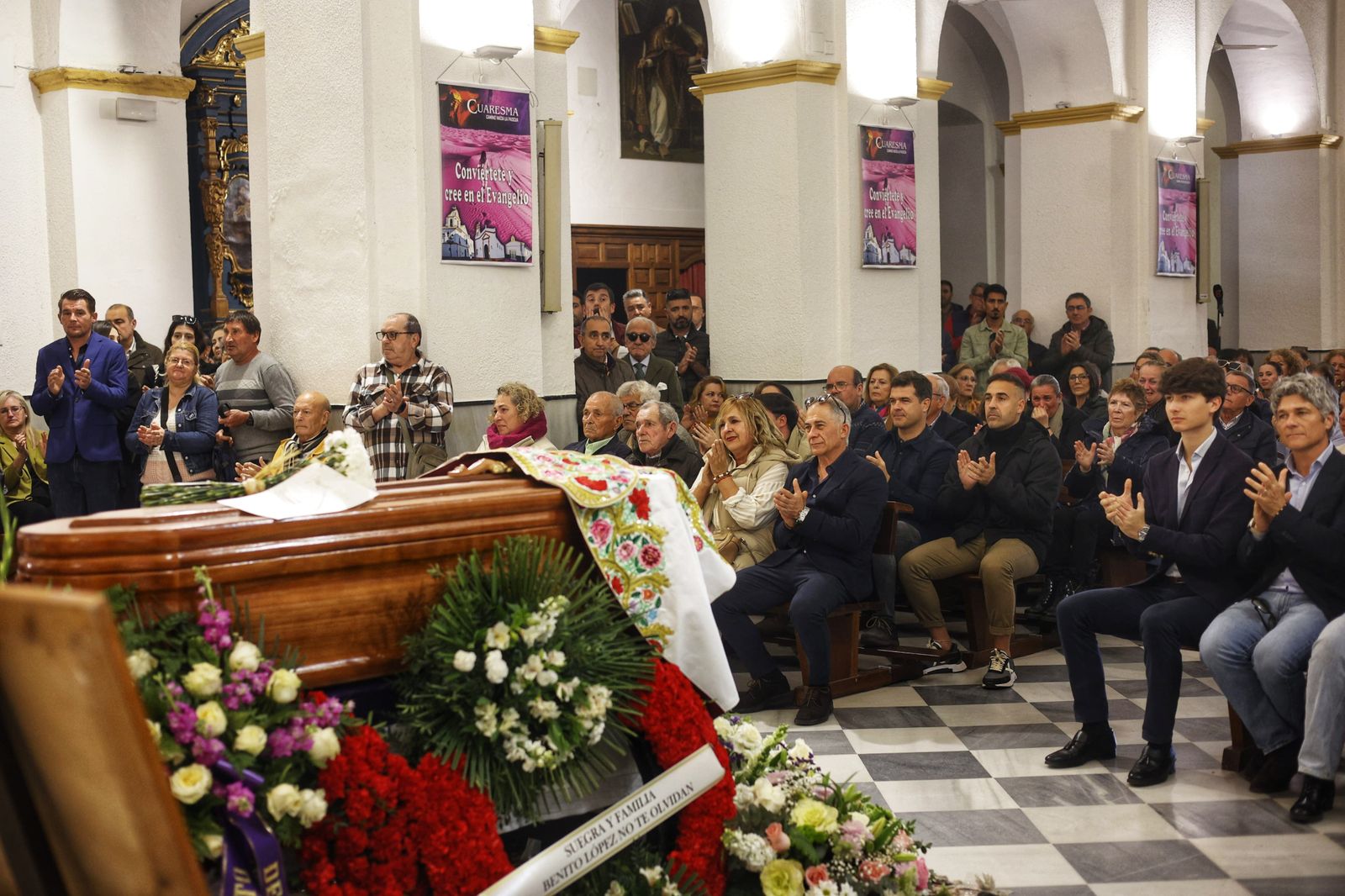 Imágenes del entierro en Chiclana del torero Emilio Oliva Baro