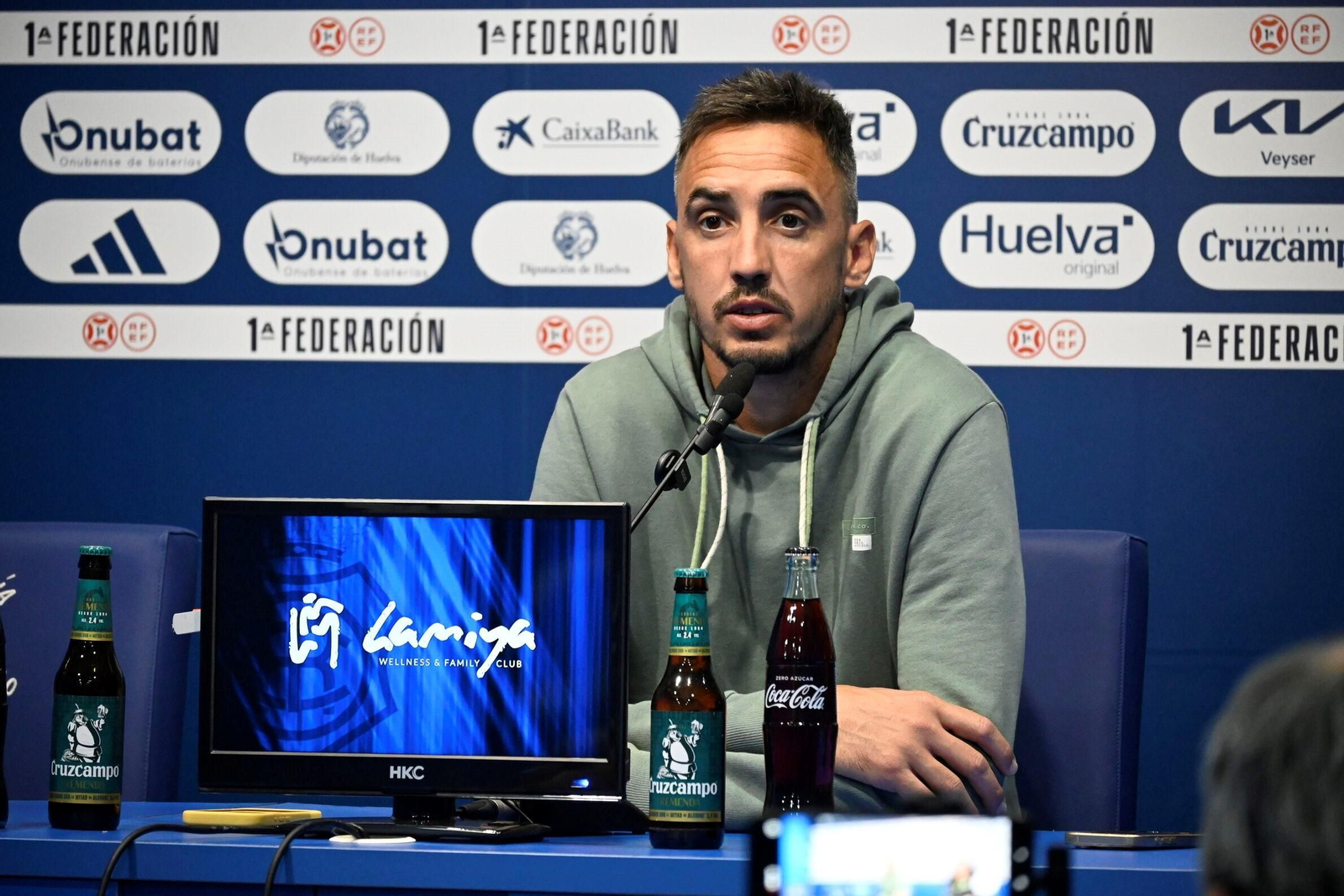 Pablo Caballero, en una rueda de prensa en el Nuevo Colombino.