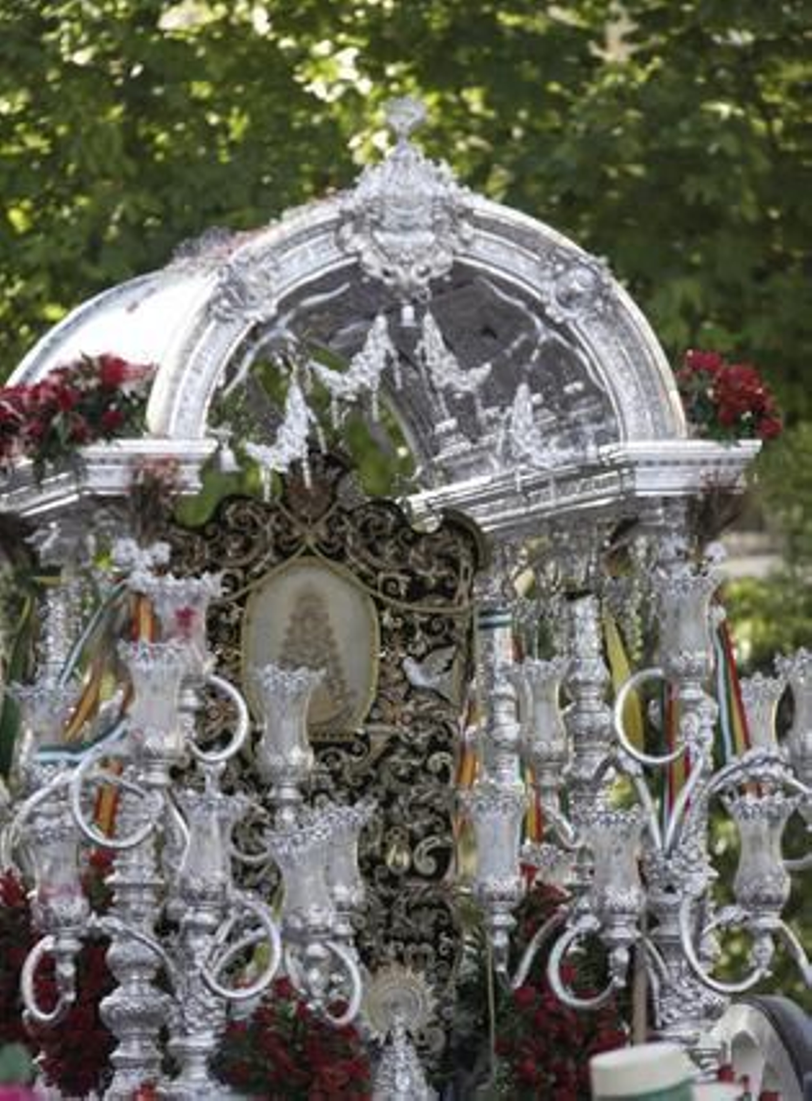 La Hermandad del Cerro del Águila inicia su peregrinación hacia El Rocío.

Foto: BELEN VARGAS