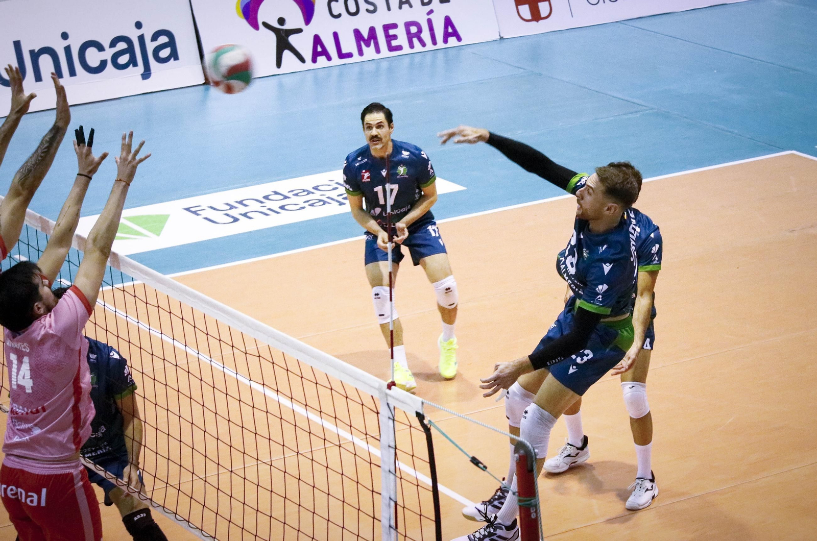 Unicaja Costa de Almería-Arenal Emeve de la Superliga, en imágenes